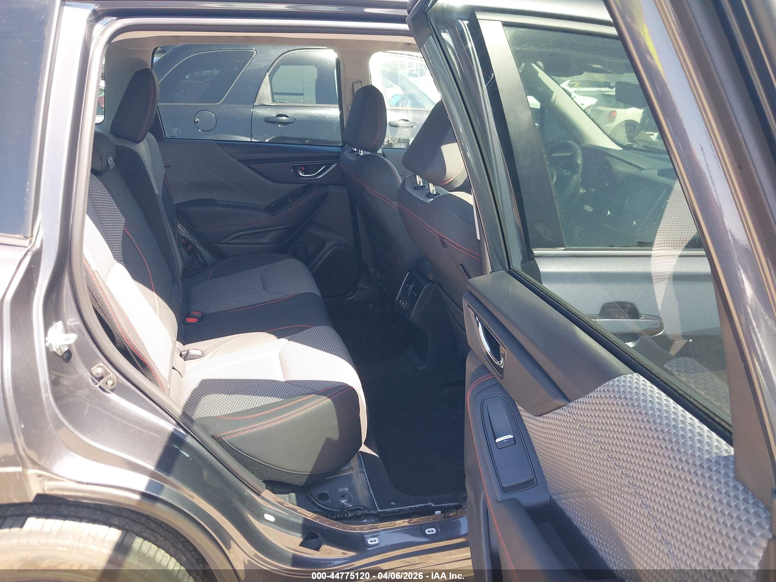 SUBARU FORESTER image 8