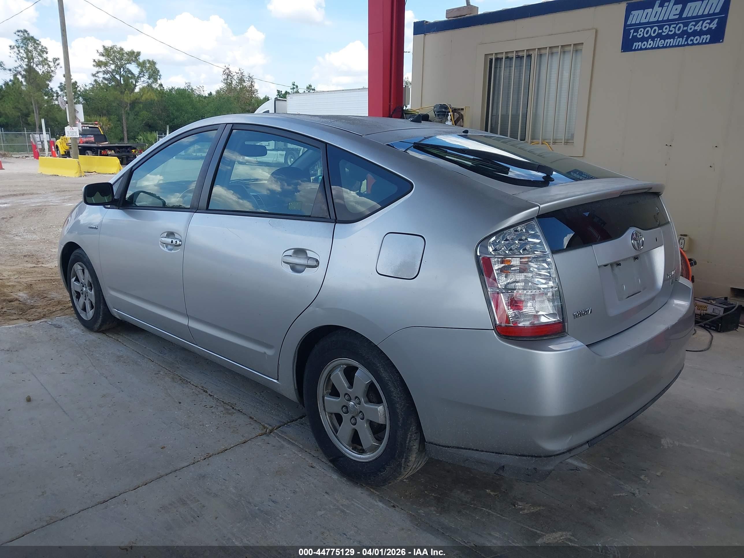 TOYOTA PRIUS image 3