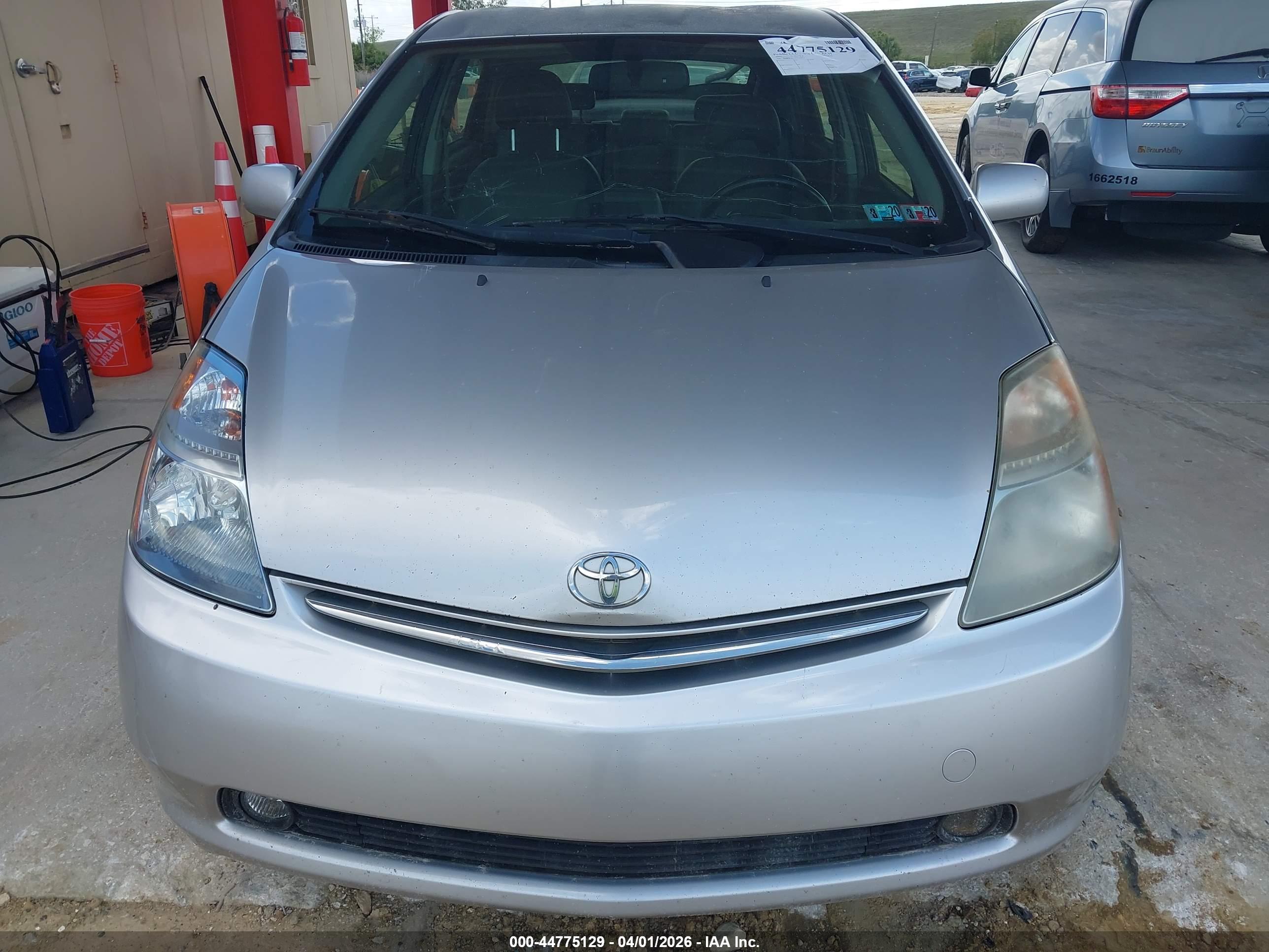 TOYOTA PRIUS image 6