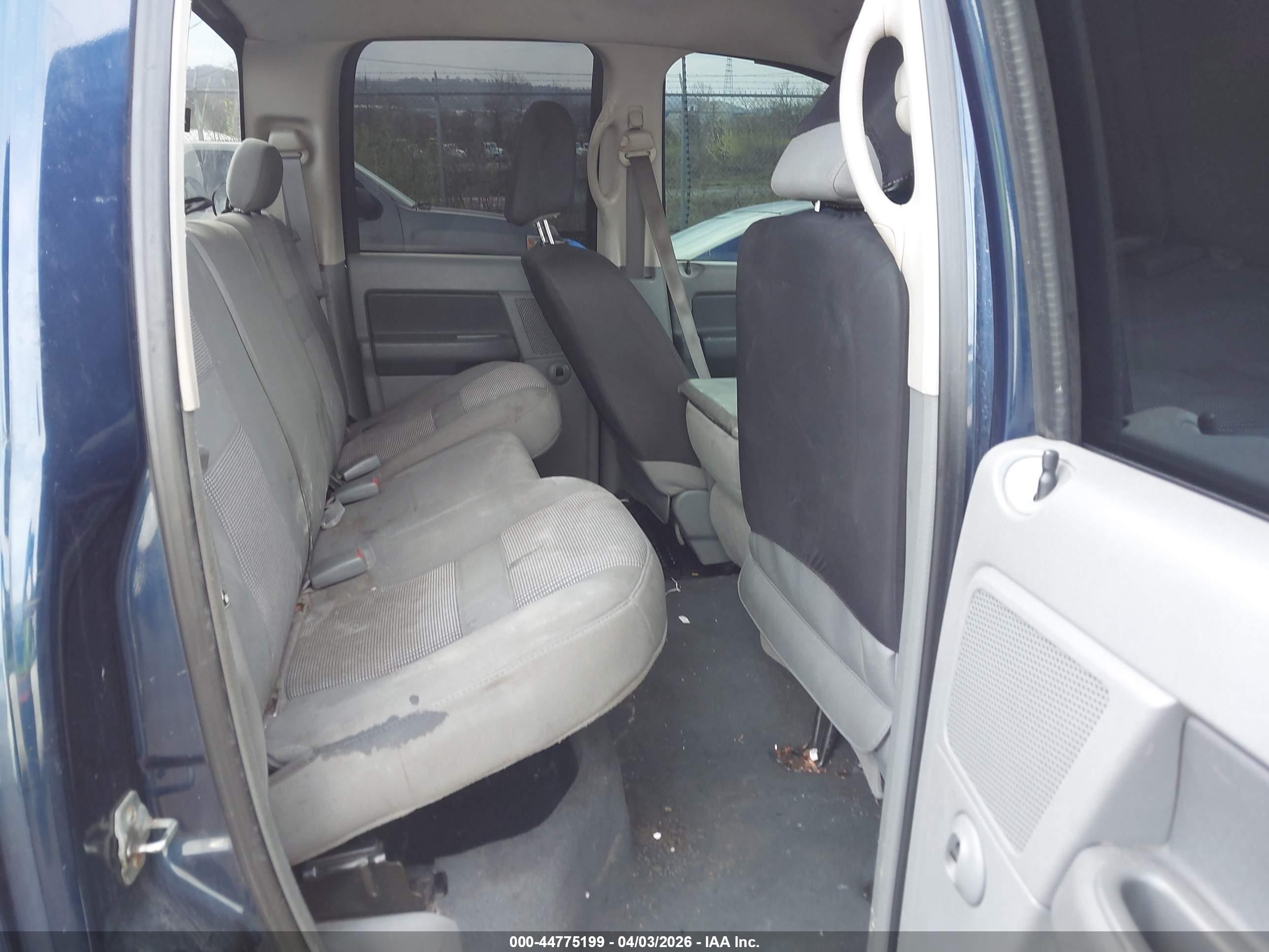 DODGE RAM image 8