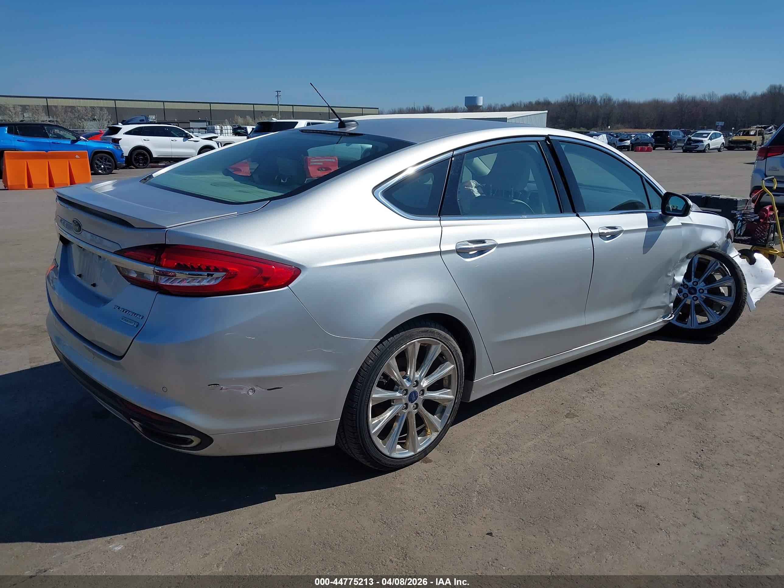 FORD FUSION image 4