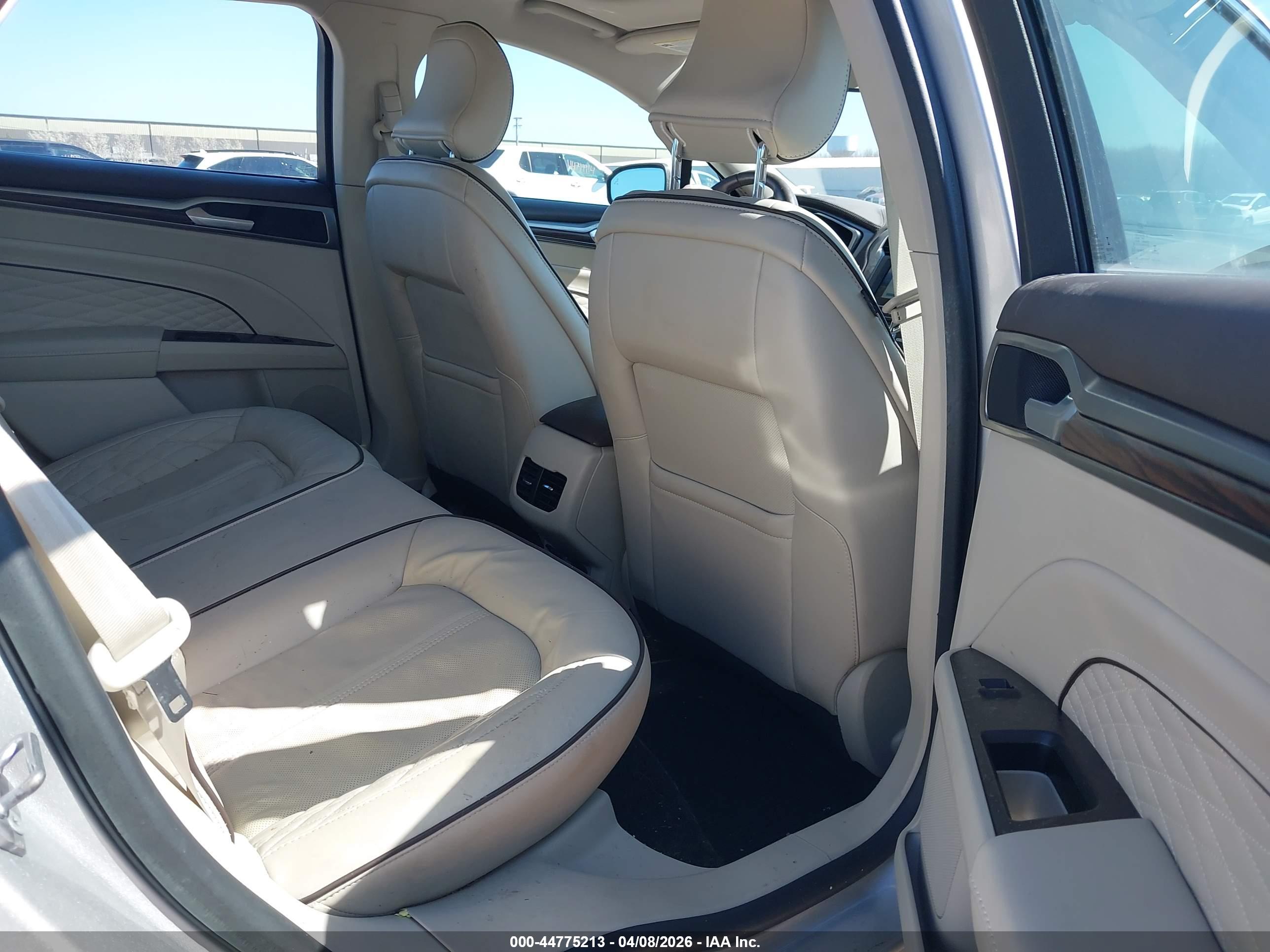 FORD FUSION image 8