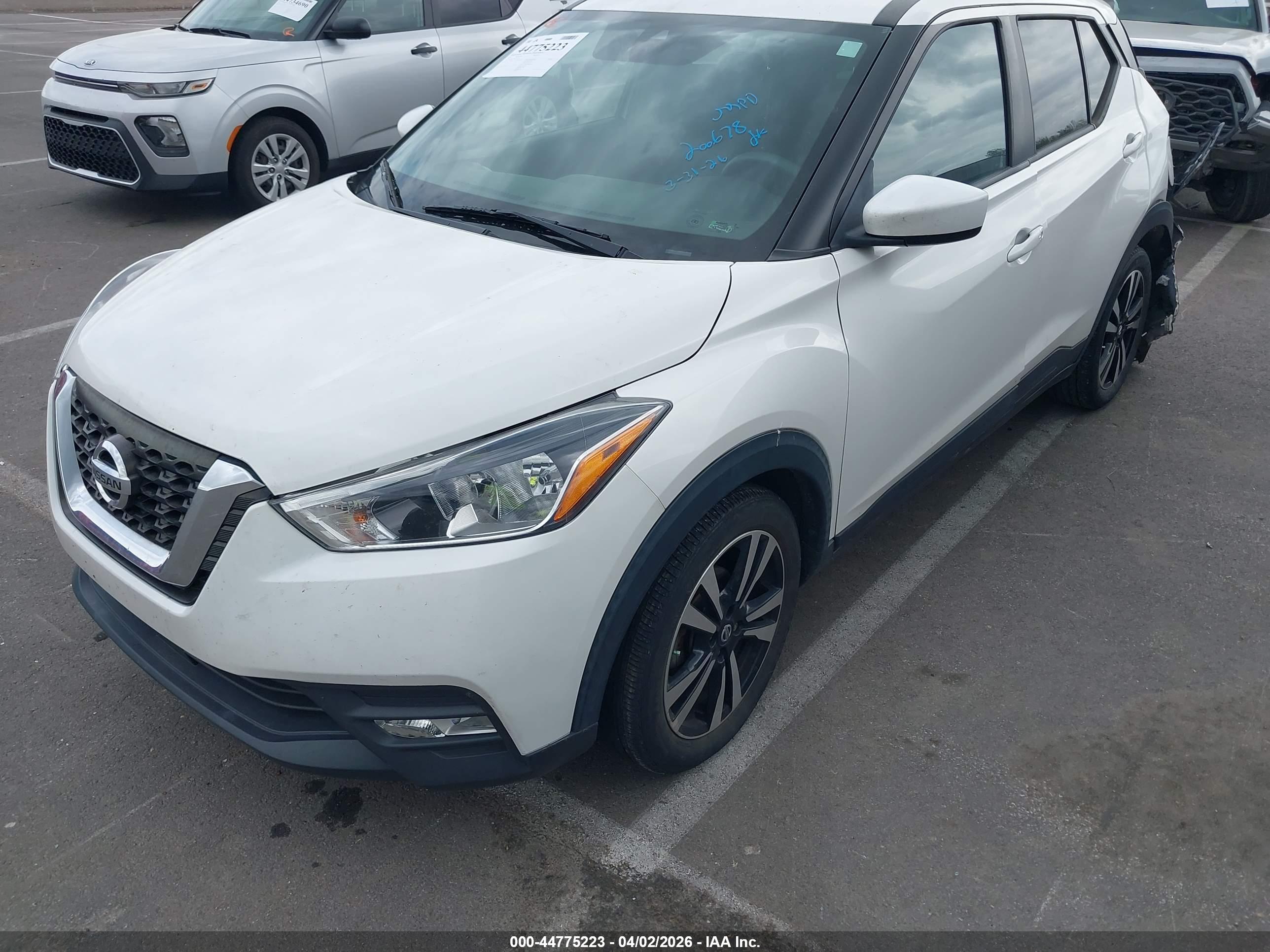 NISSAN KICKS image 2