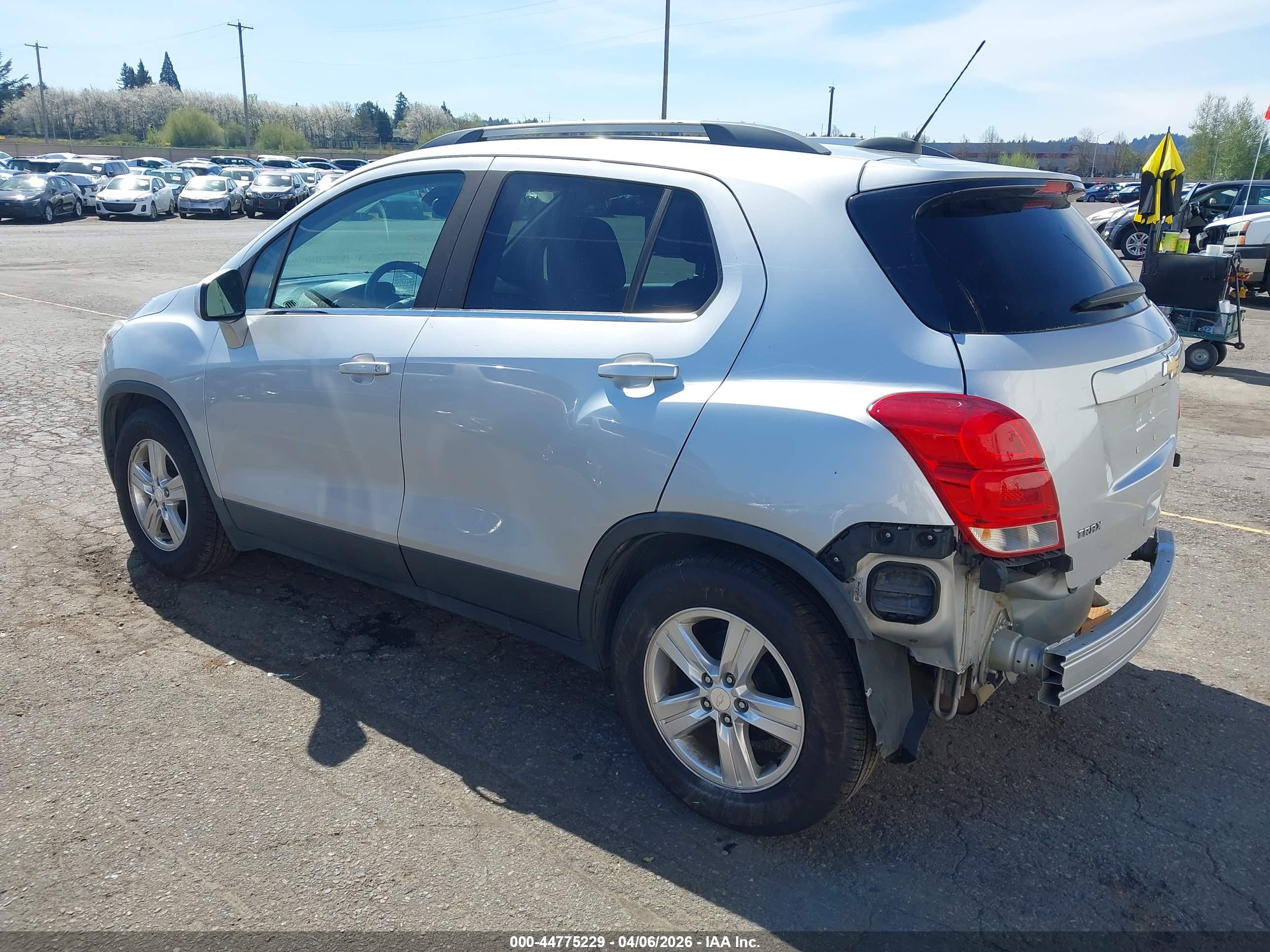 CHEVROLET TRAX image 3