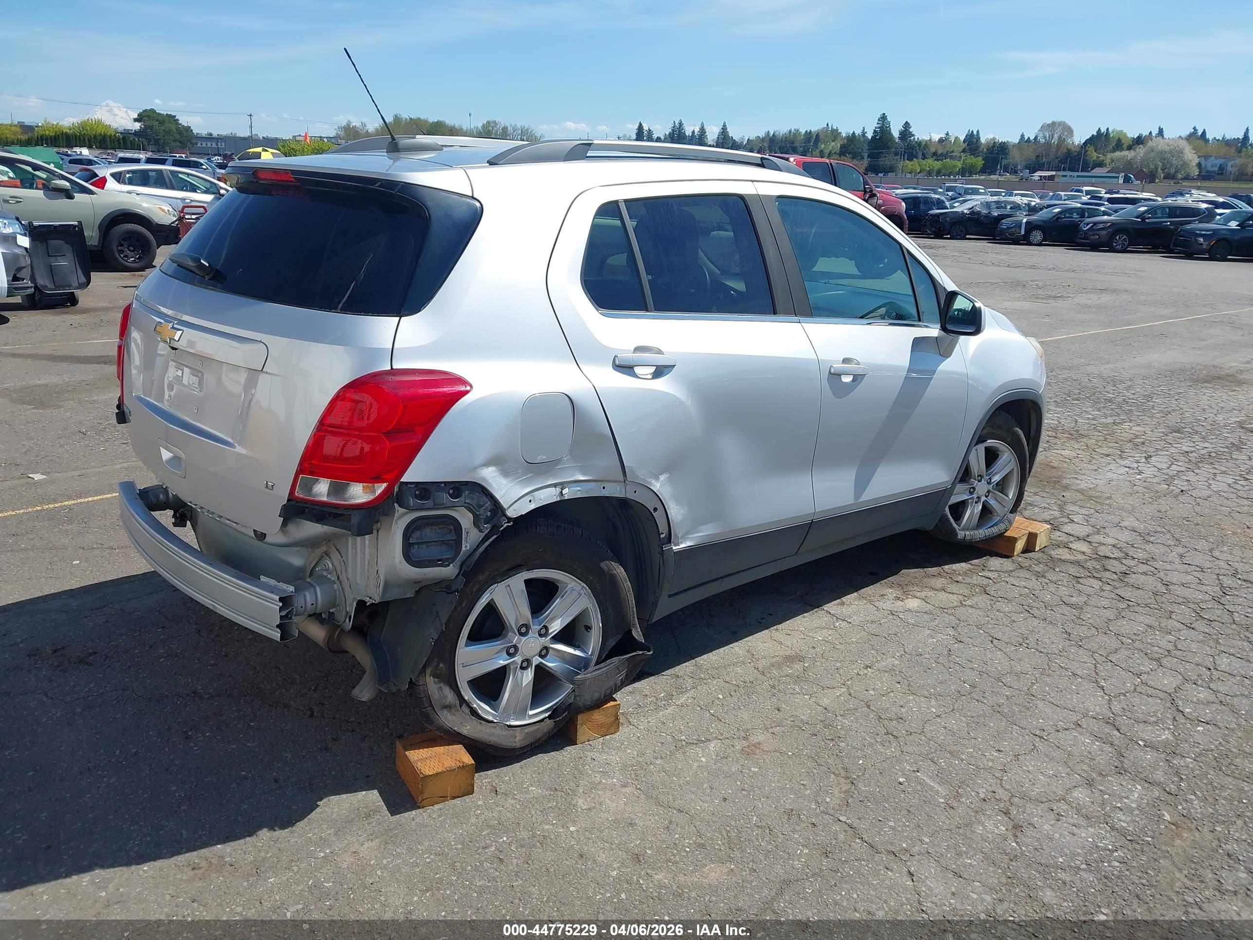 CHEVROLET TRAX image 4