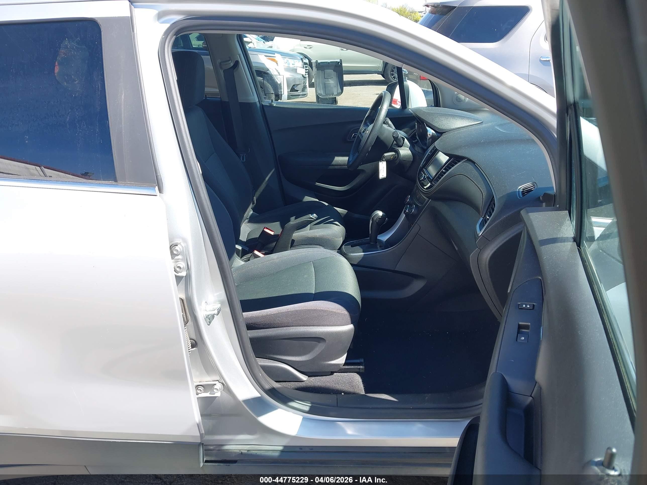 CHEVROLET TRAX image 5