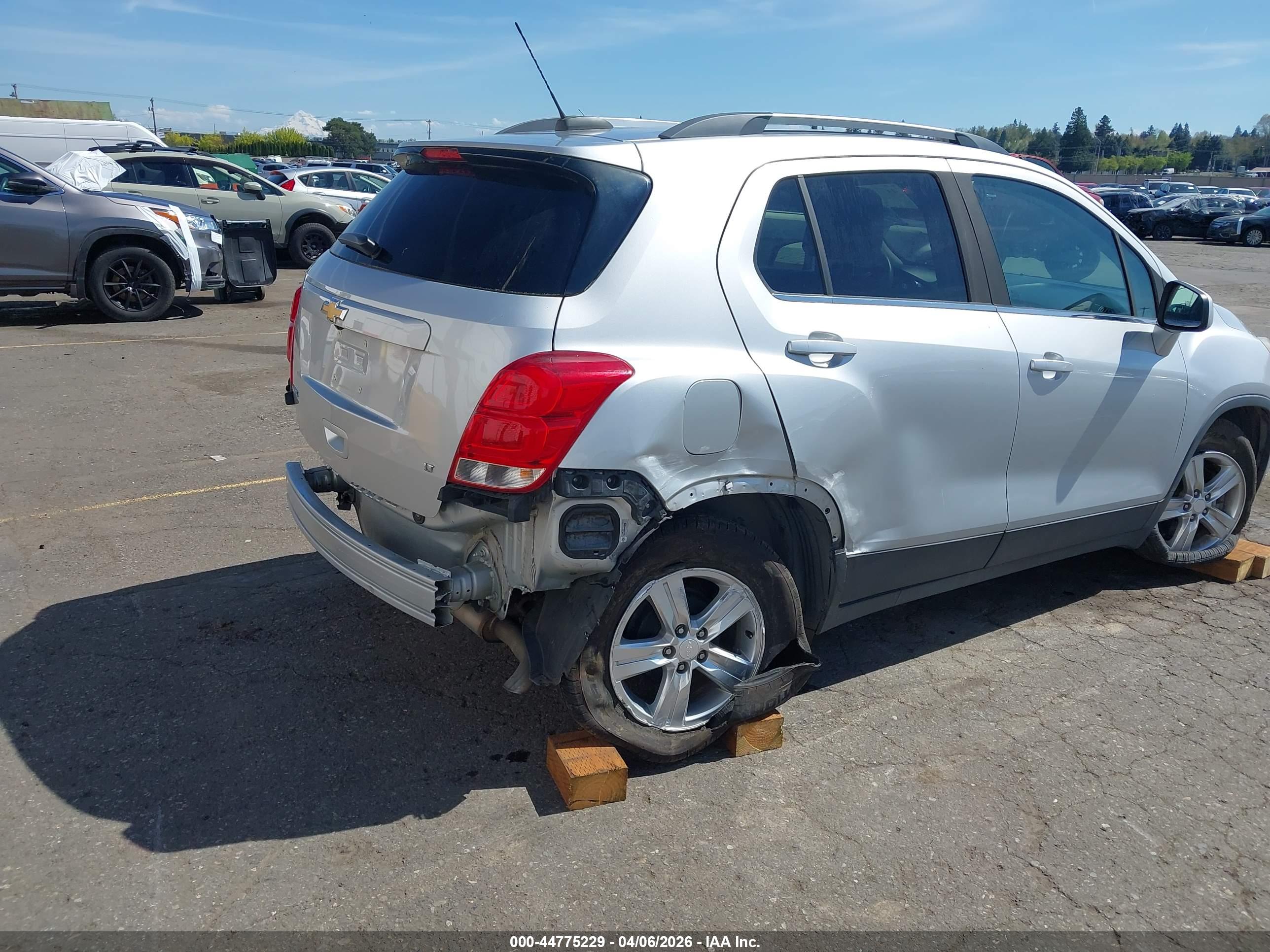 CHEVROLET TRAX image 6