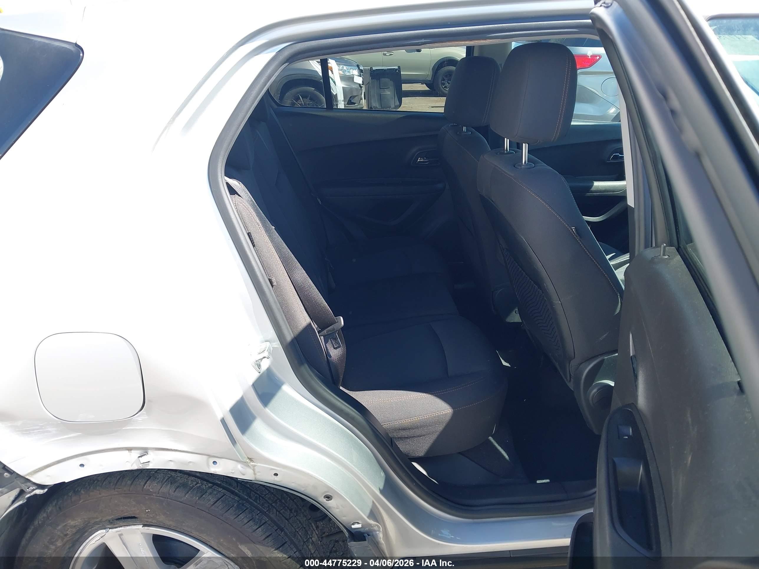 CHEVROLET TRAX image 8