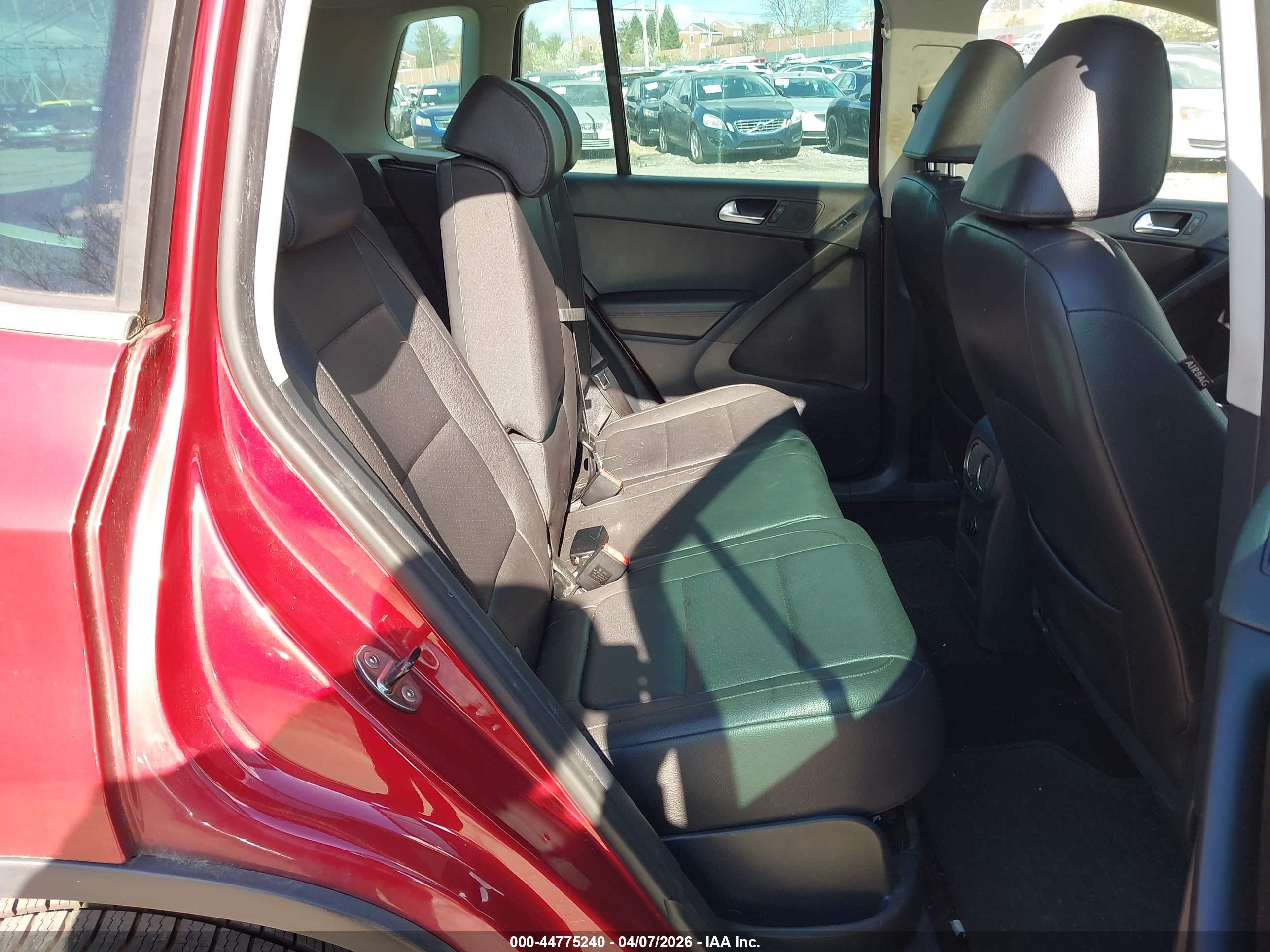 VOLKSWAGEN TIGUAN image 8