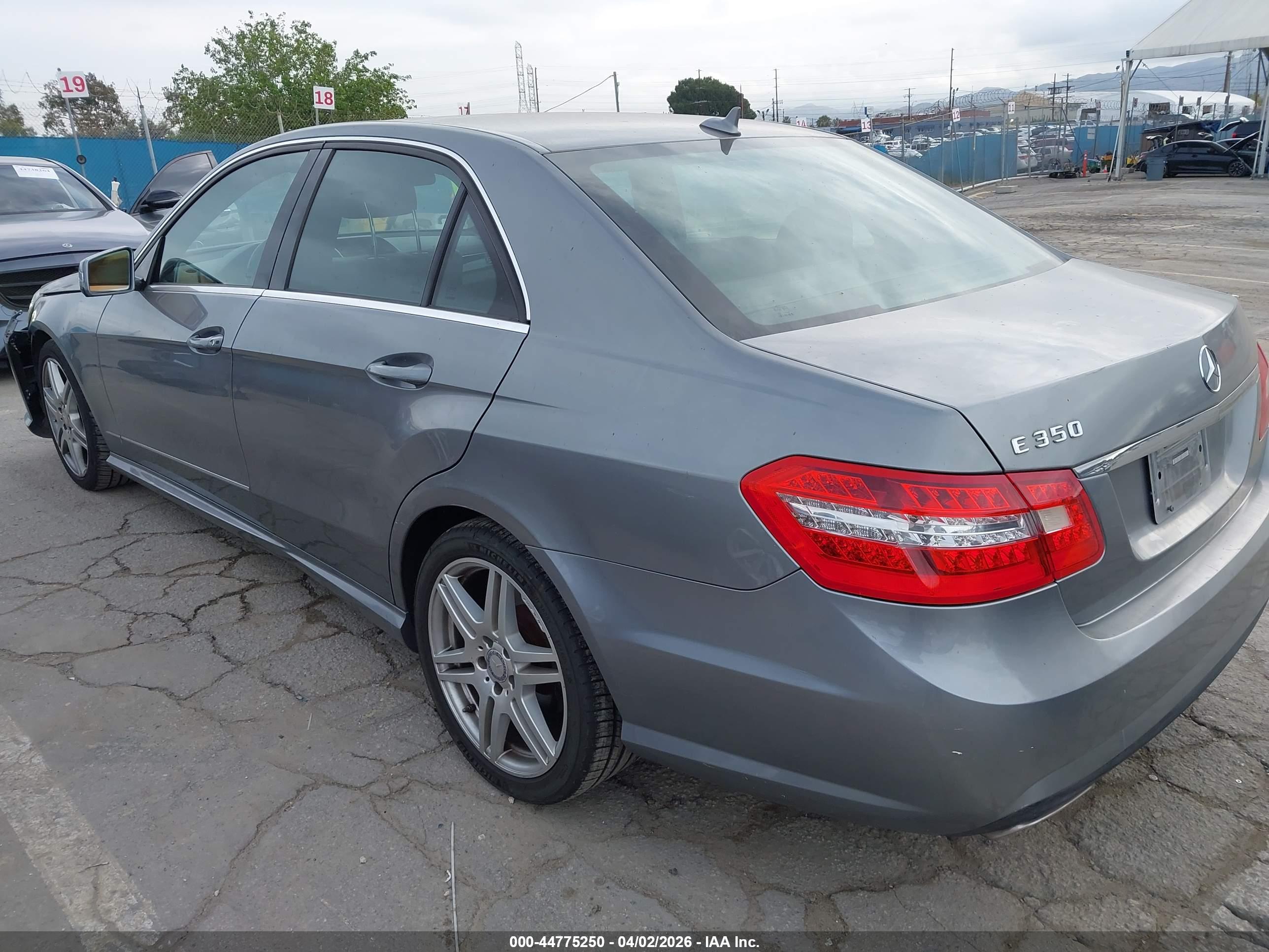 MERCEDES-BENZ E image 3