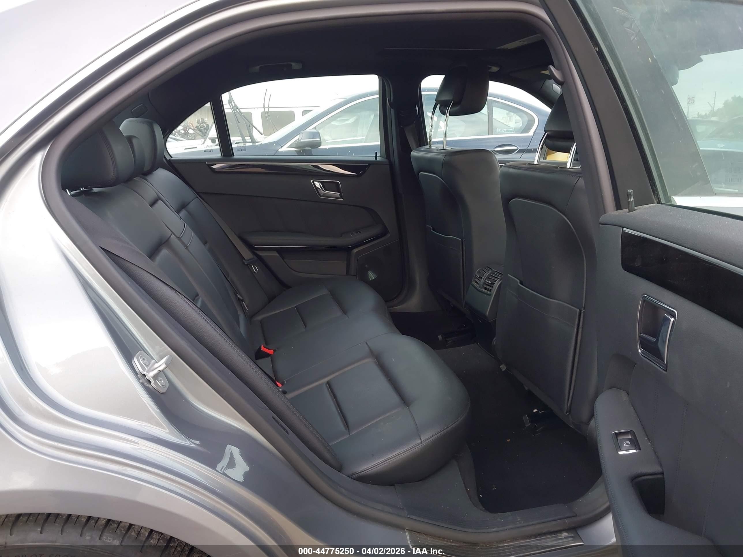 MERCEDES-BENZ E image 8
