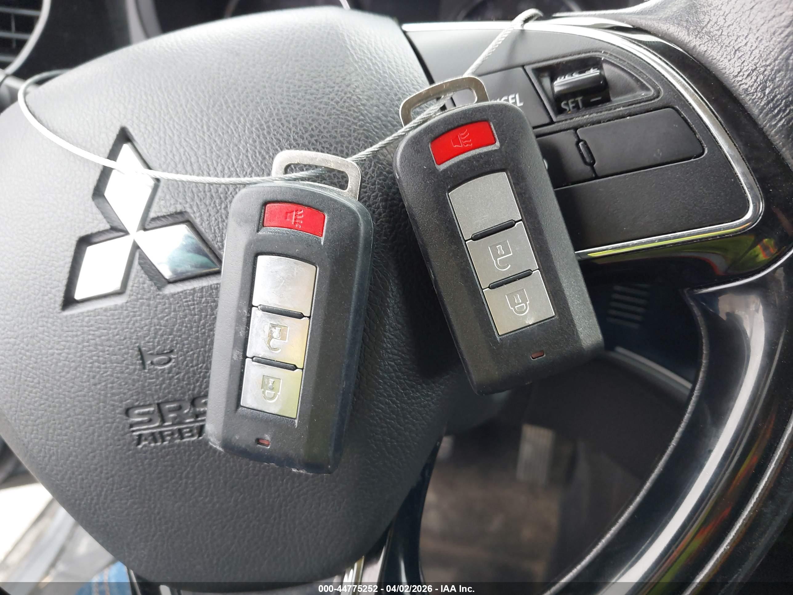 MITSUBISHI OUTLANDER image 11