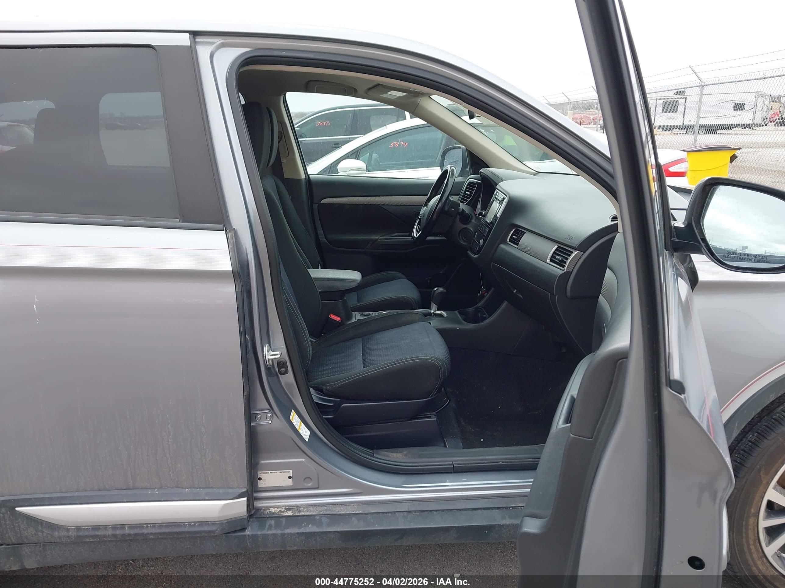 MITSUBISHI OUTLANDER image 5