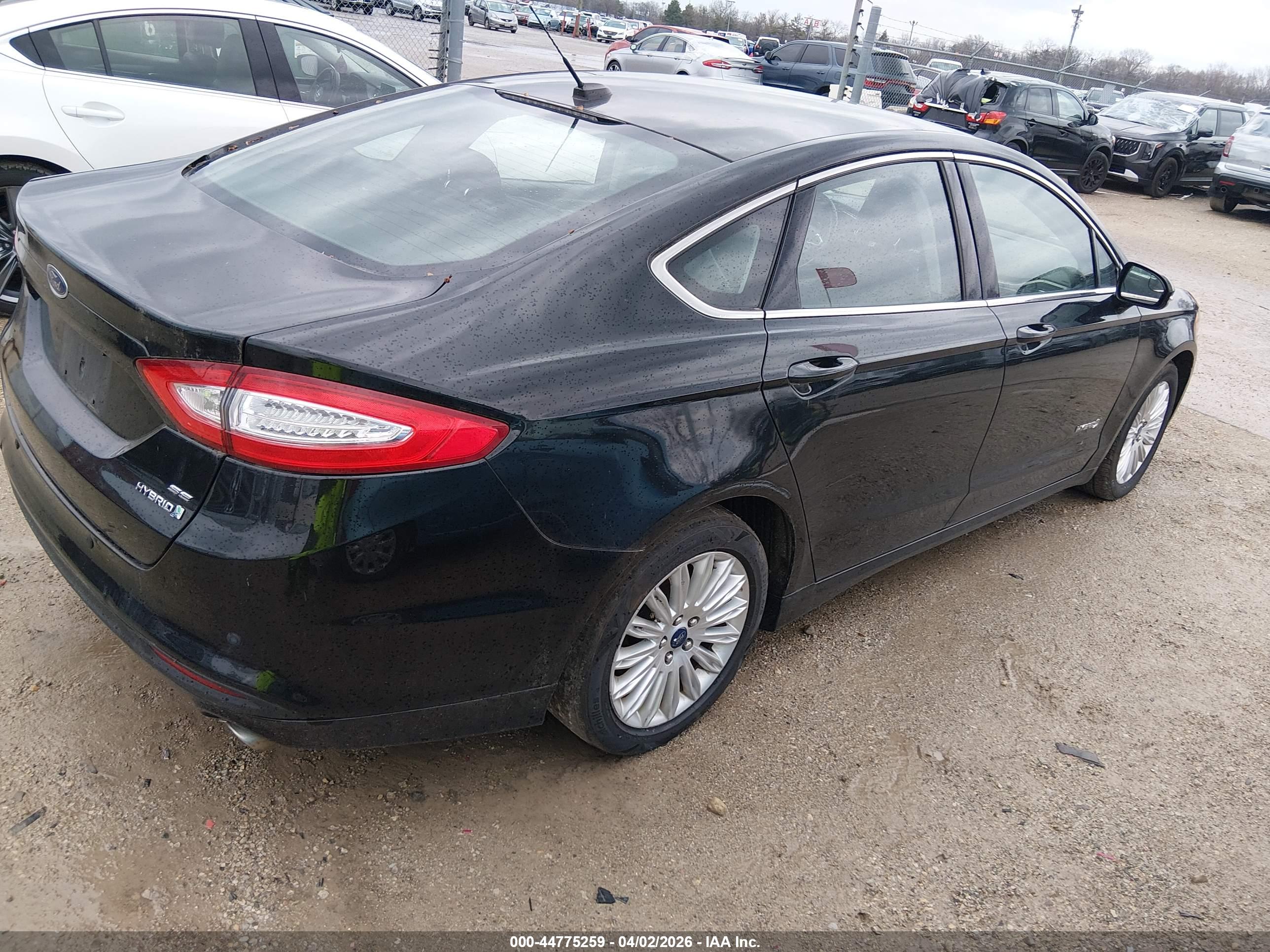 FORD FUSION image 4