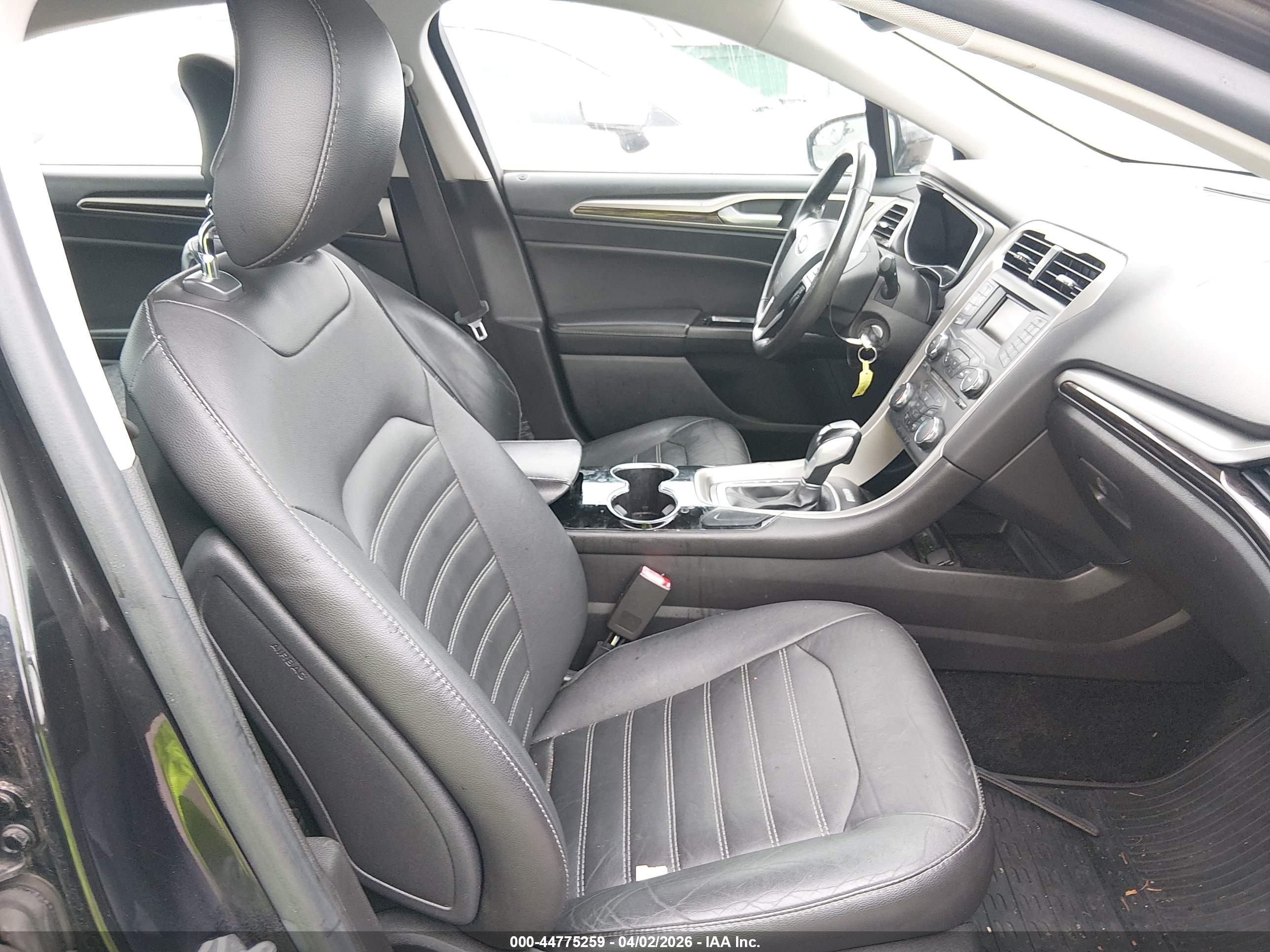 FORD FUSION image 5