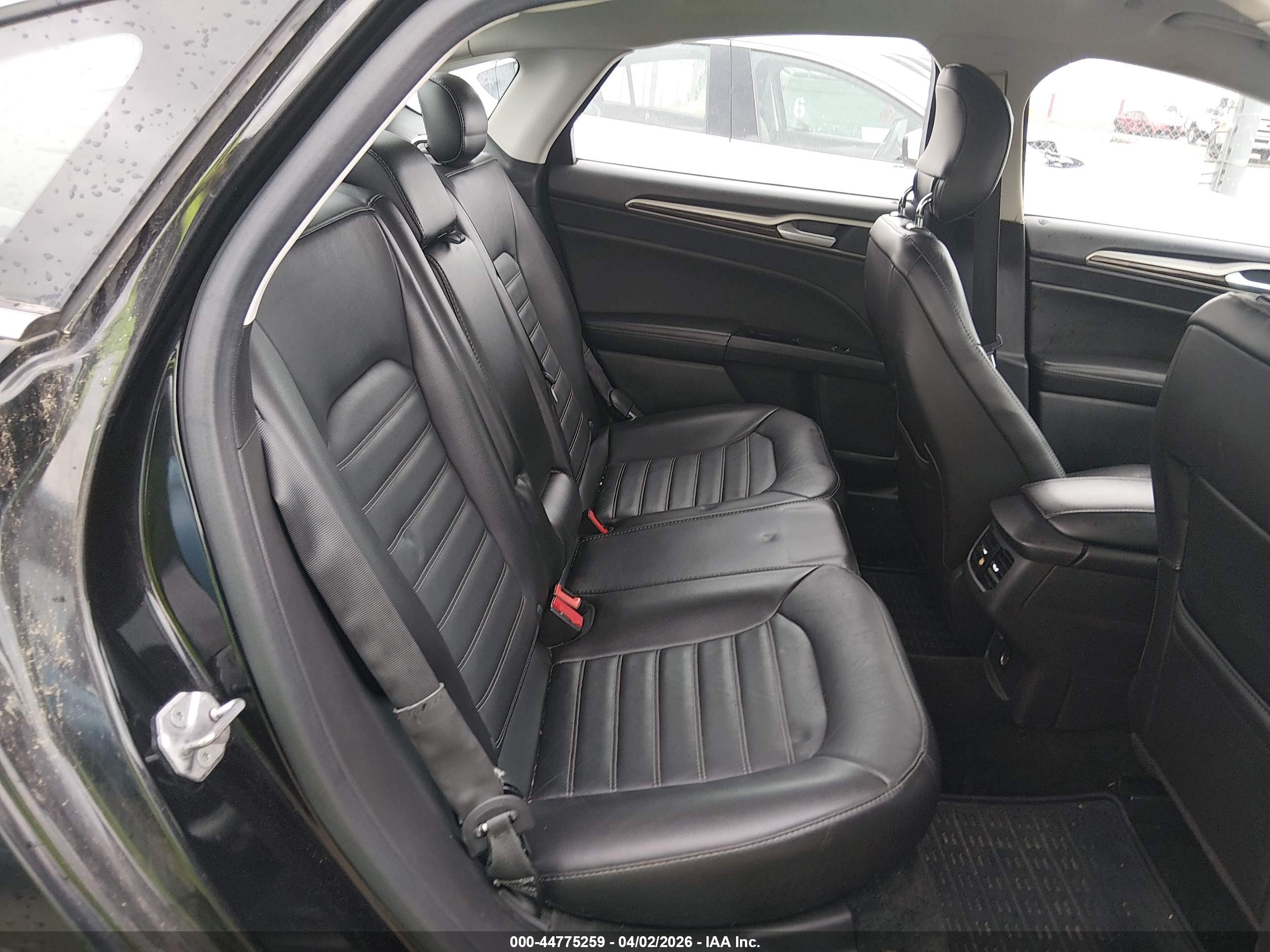 FORD FUSION image 8