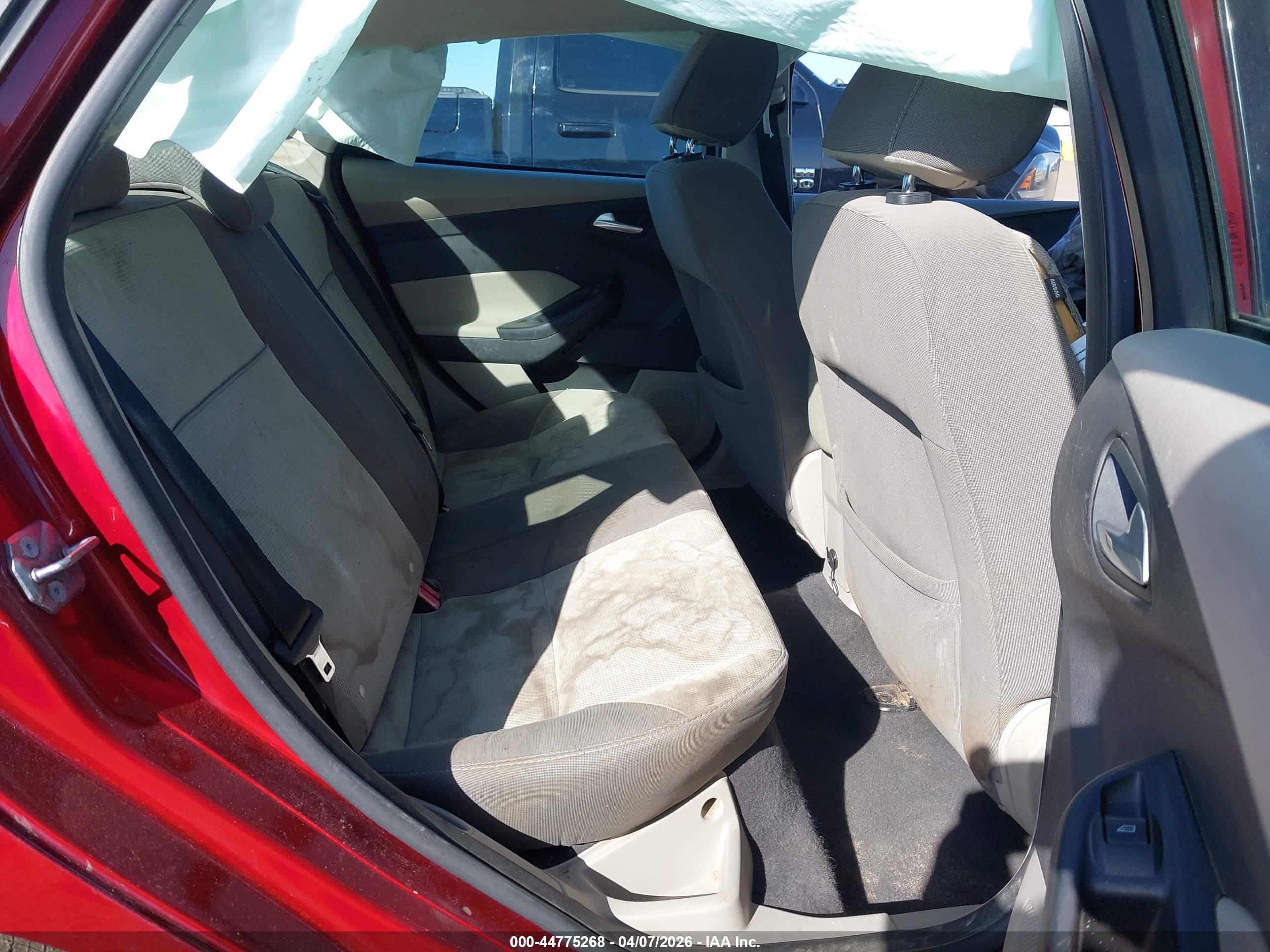 FORD FOCUS image 8