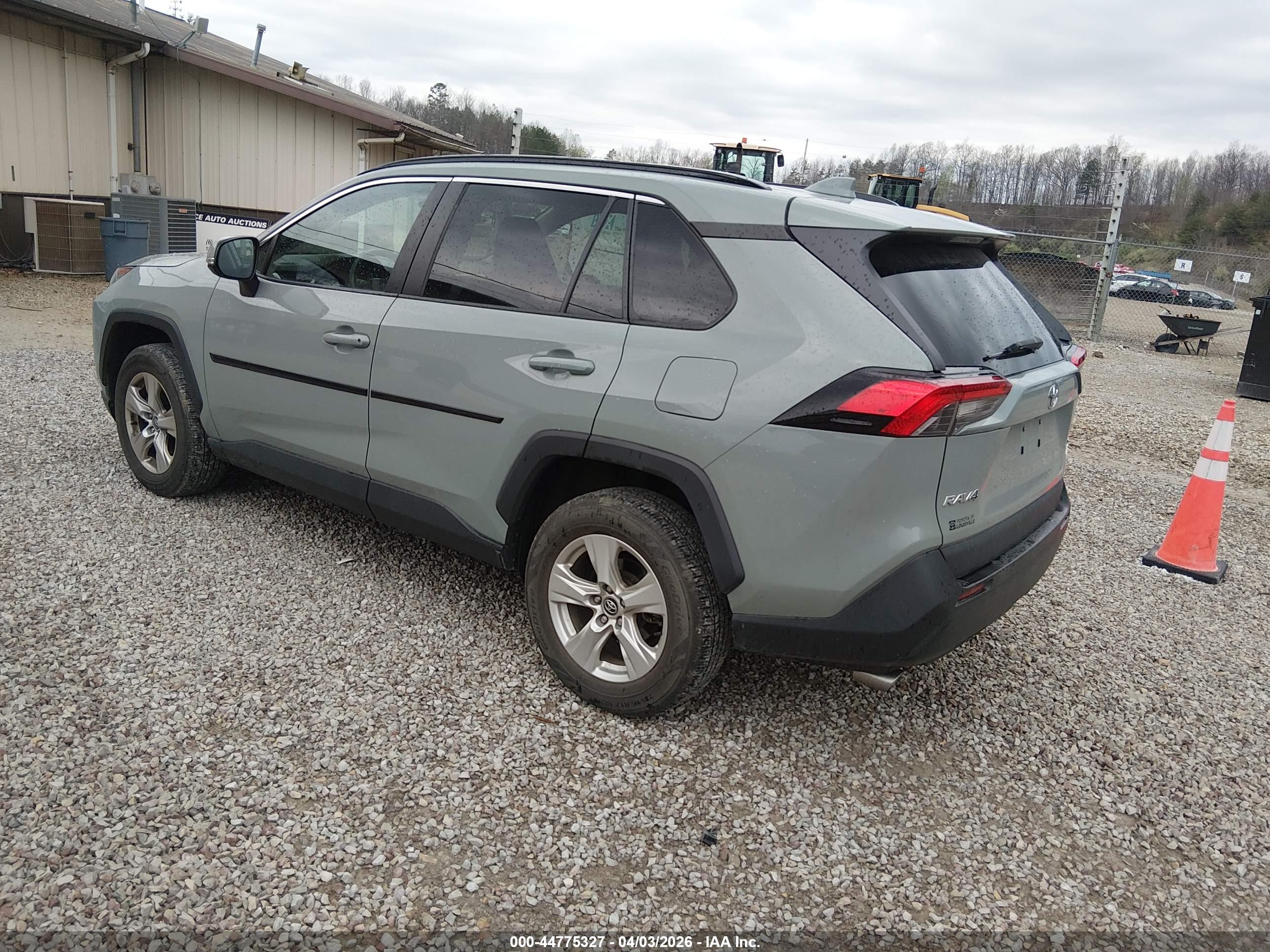 TOYOTA RAV4 image 3