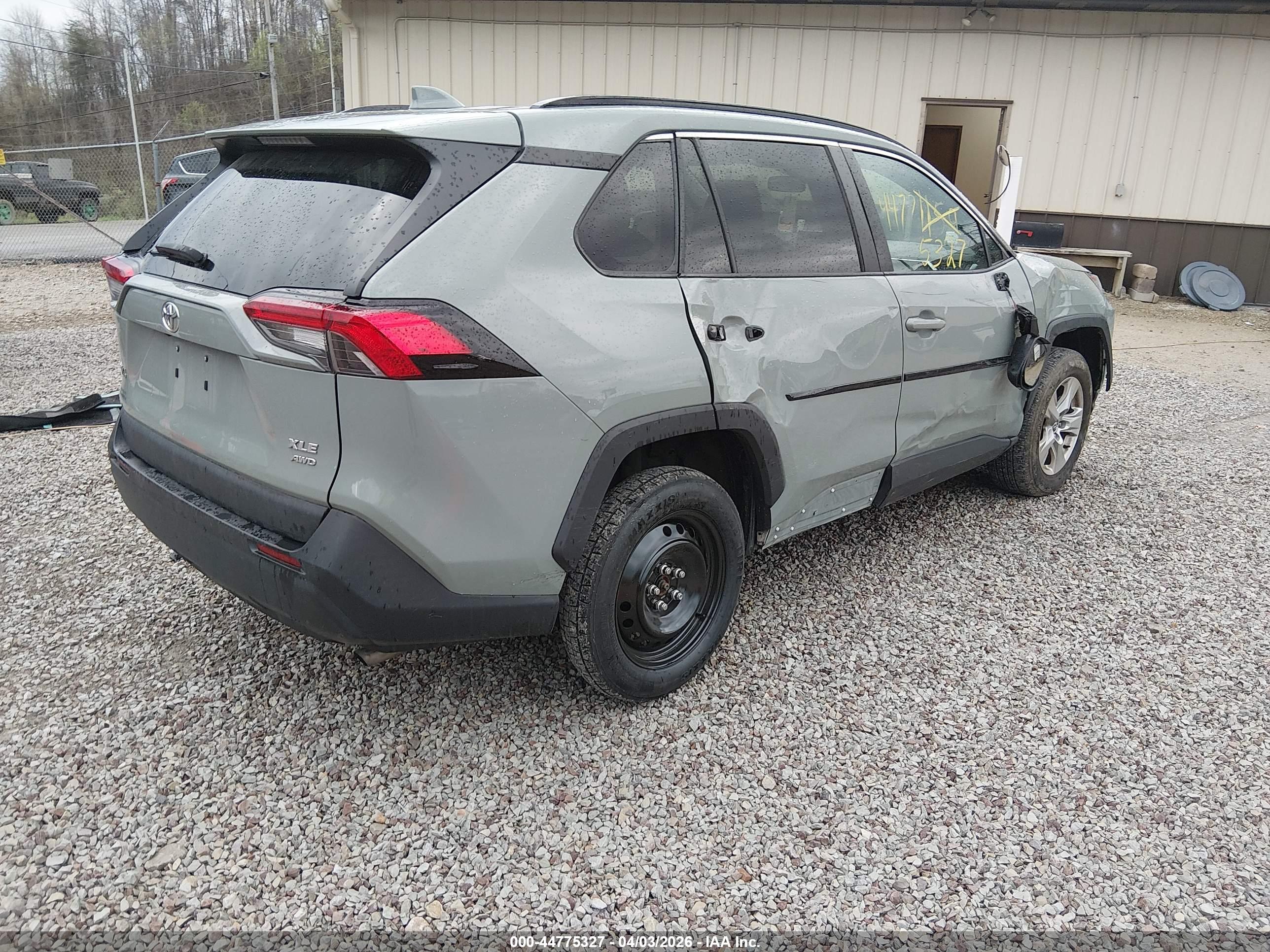 TOYOTA RAV4 image 4