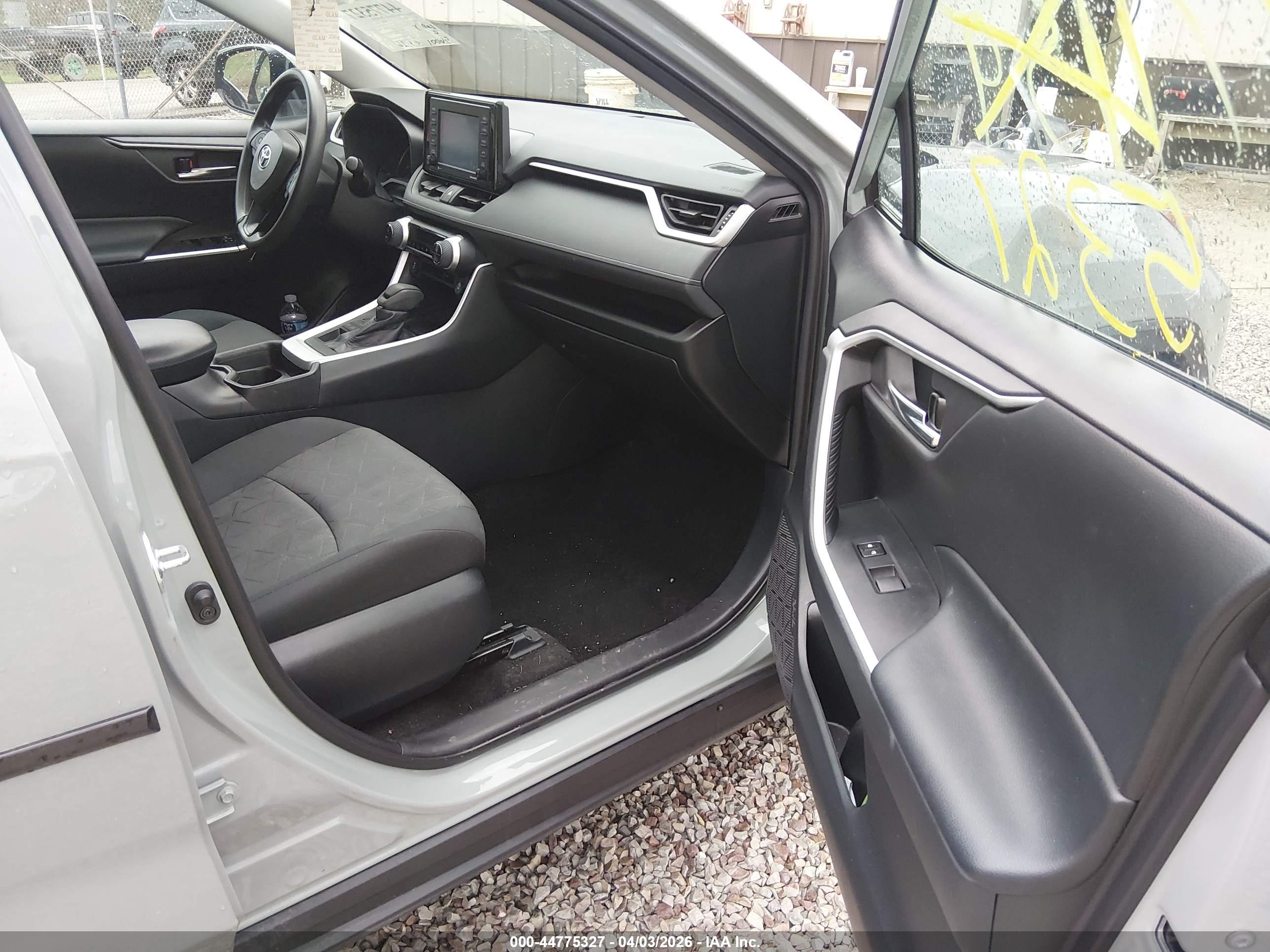 TOYOTA RAV4 image 5