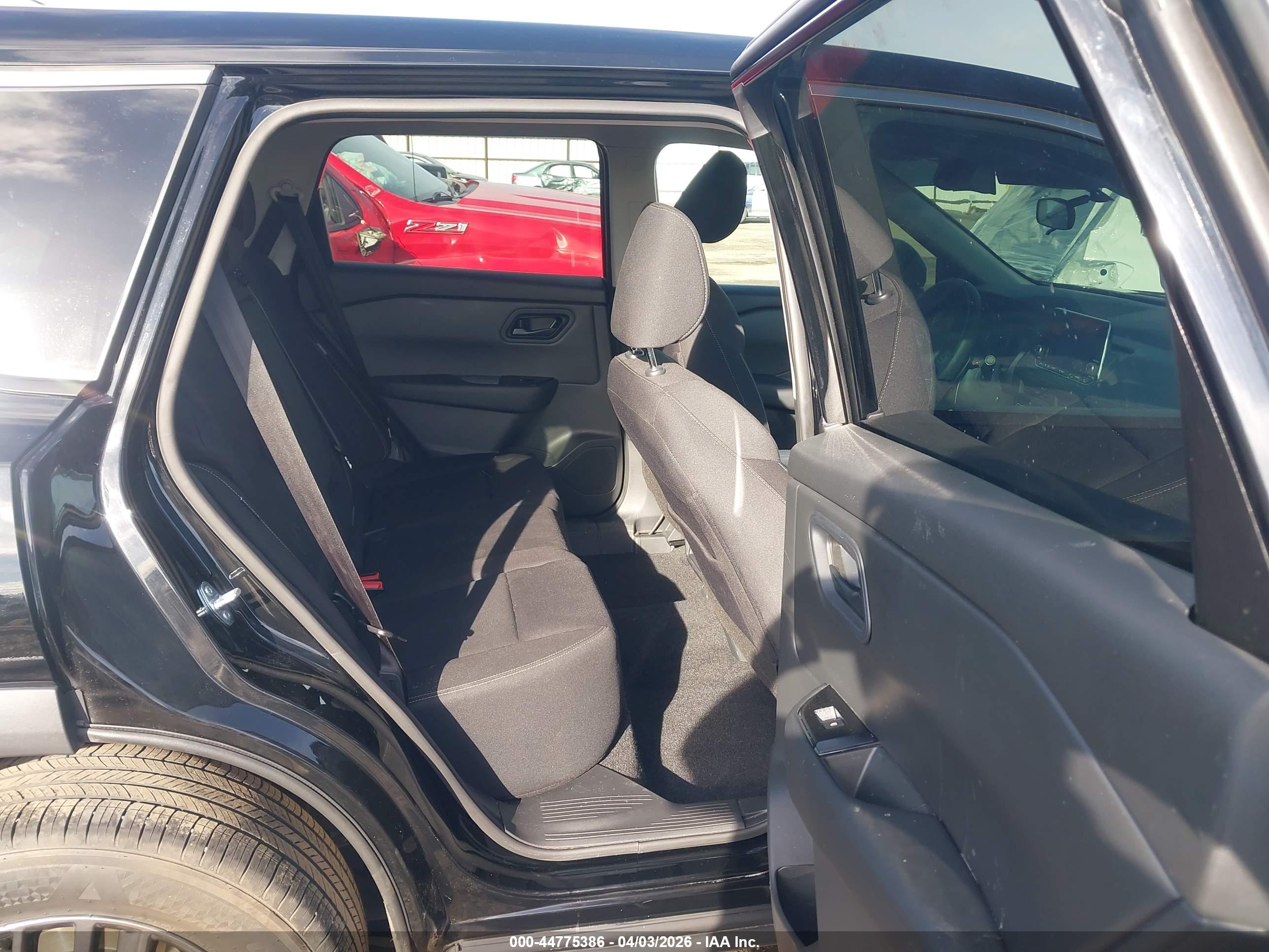 NISSAN ROGUE image 8