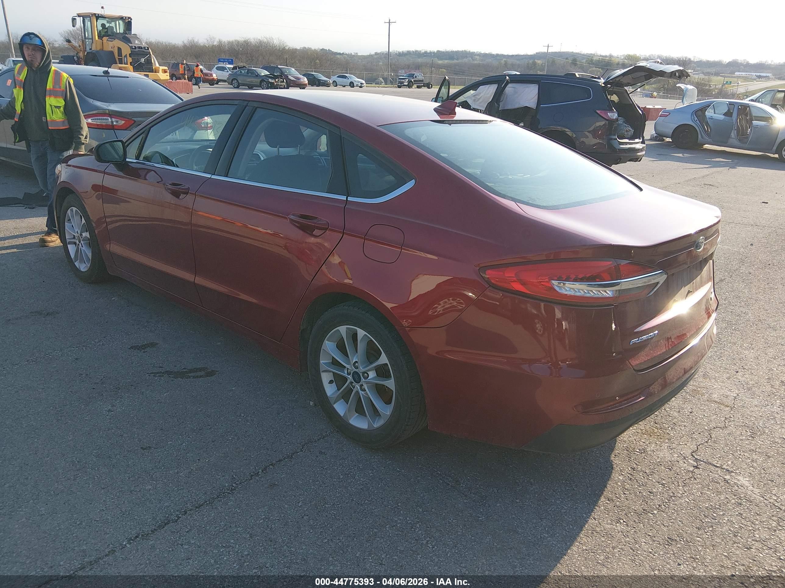 FORD FUSION image 3