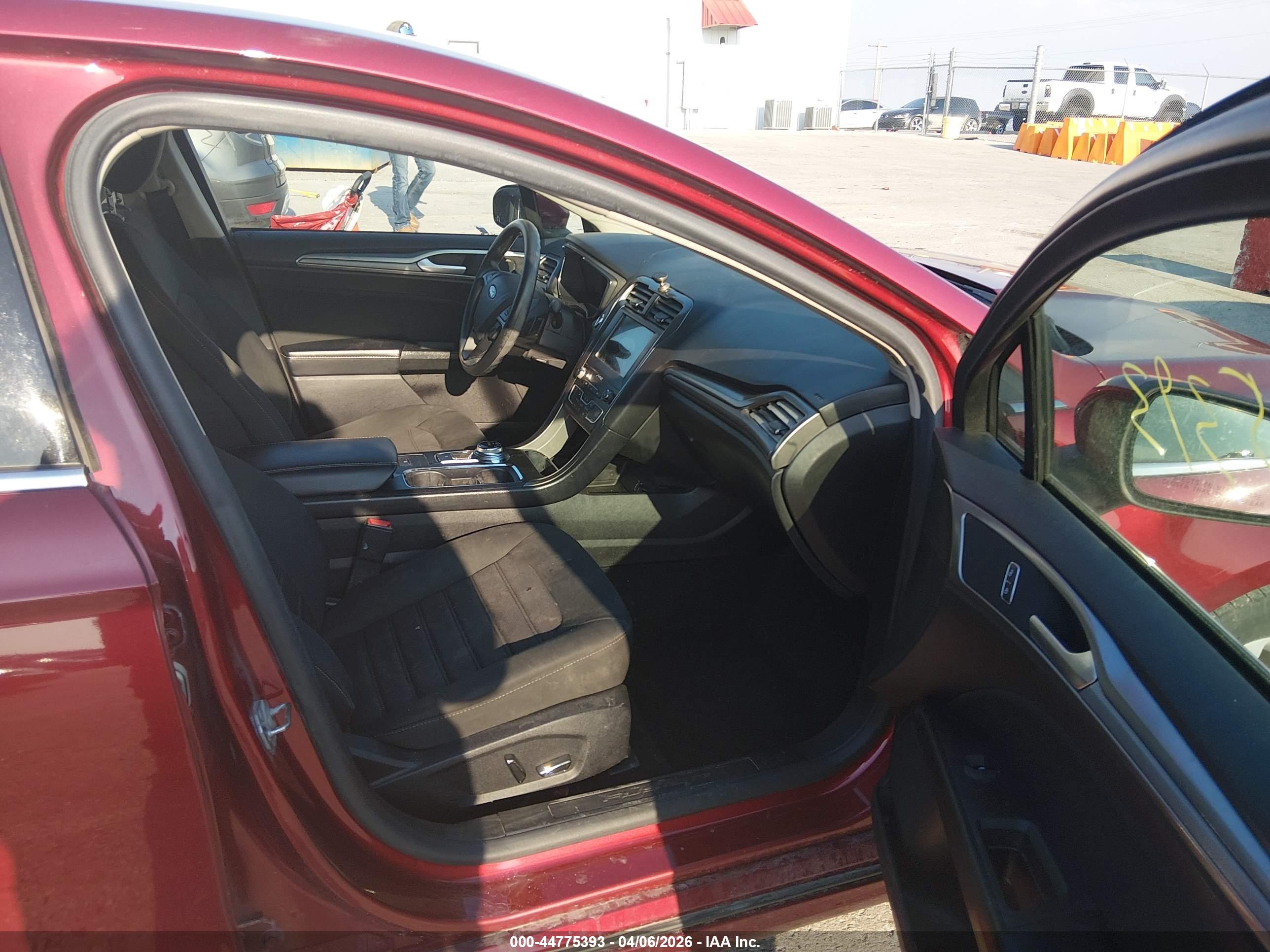FORD FUSION image 5