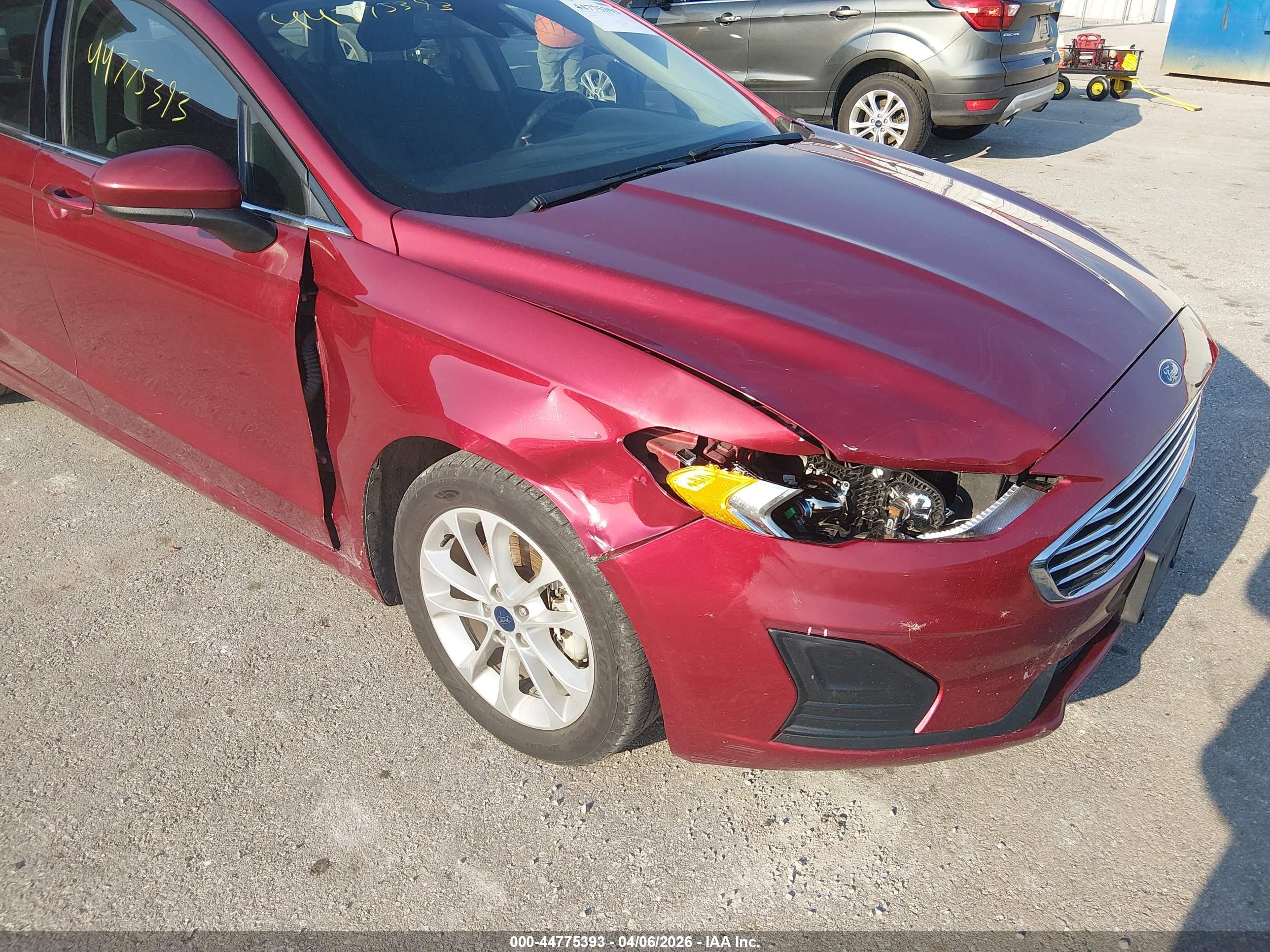 FORD FUSION image 6