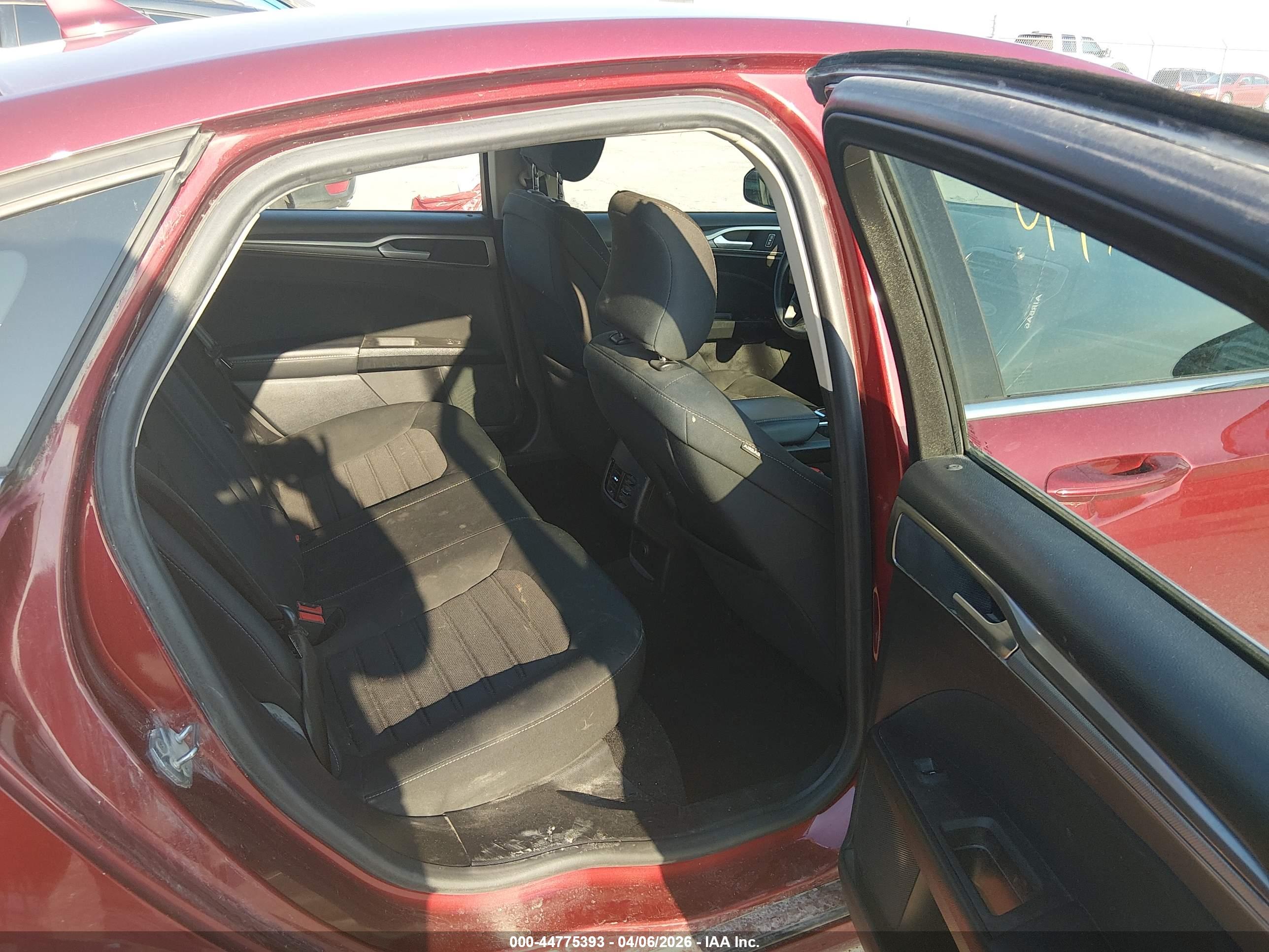 FORD FUSION image 8