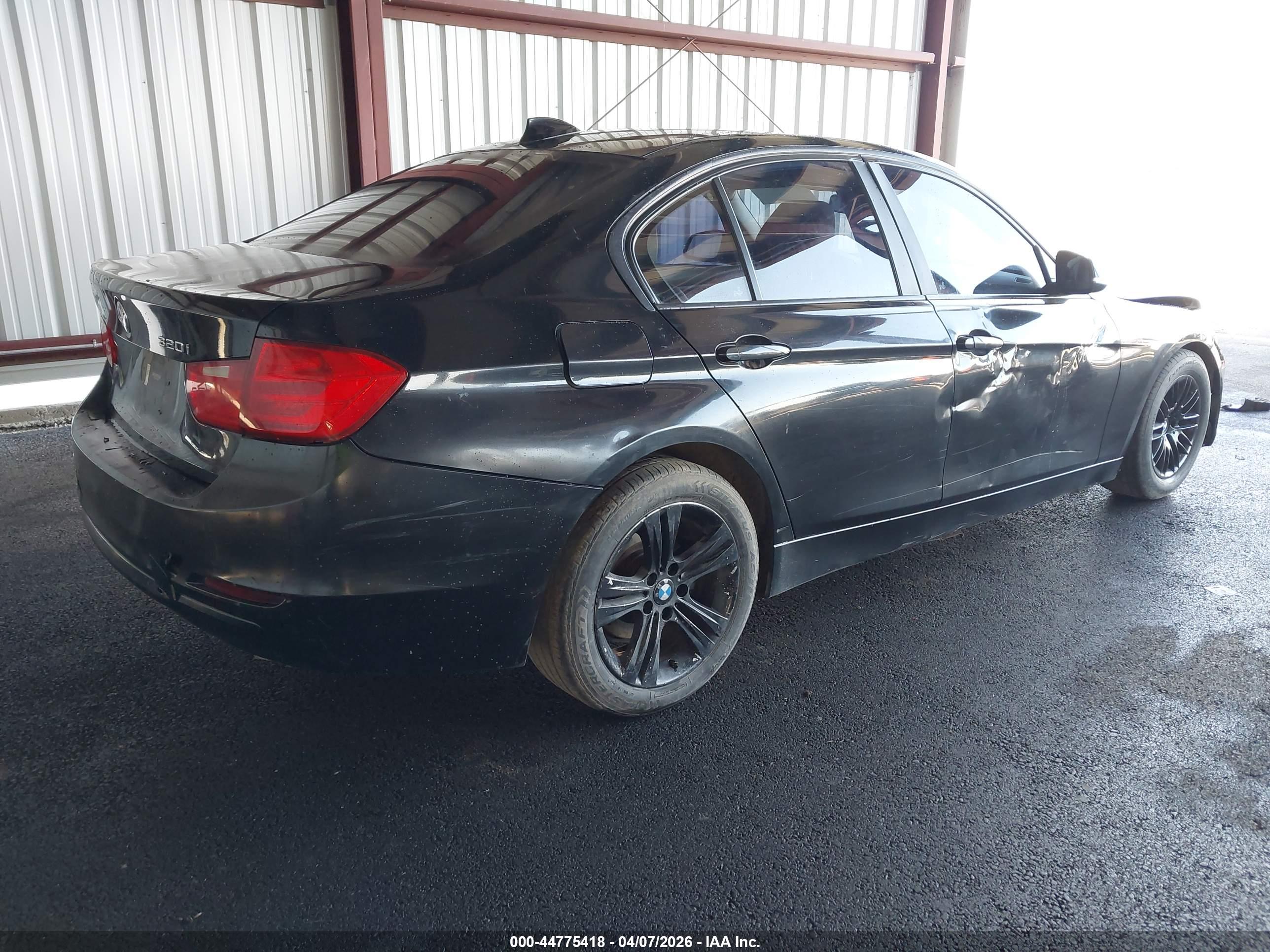 BMW 320I image 4