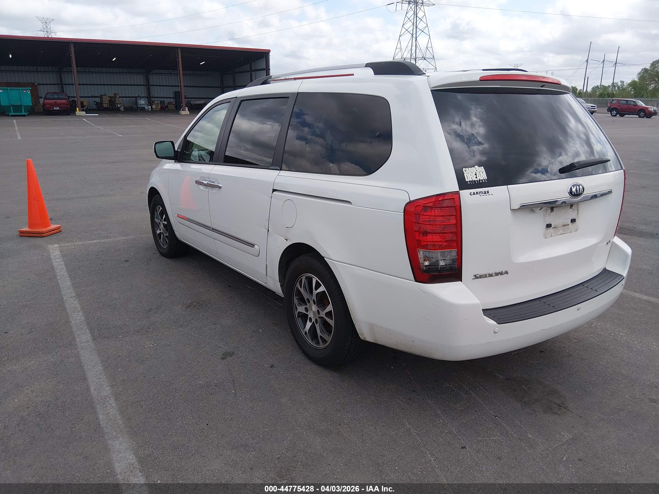 KIA SEDONA image 3