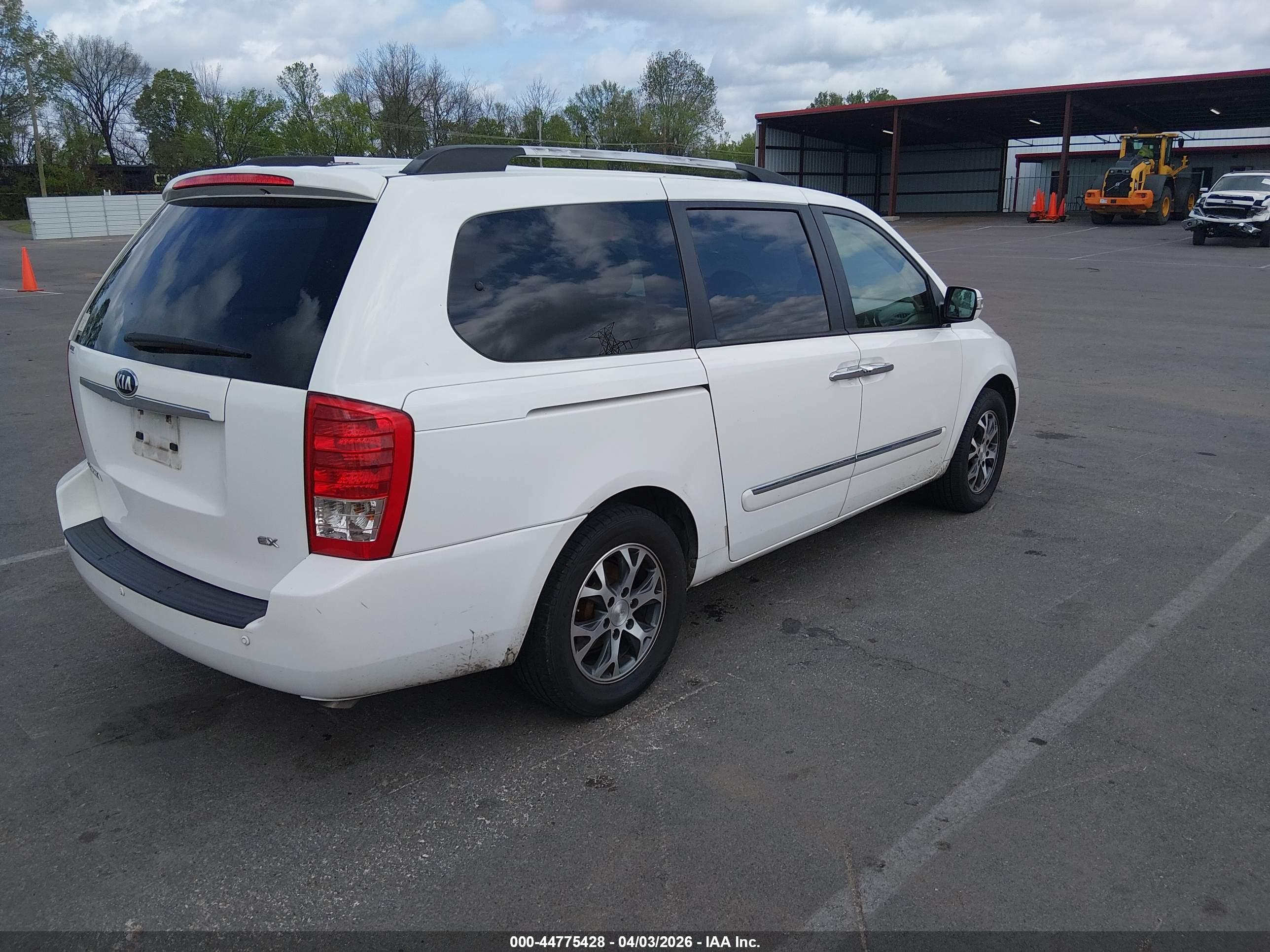 KIA SEDONA image 4