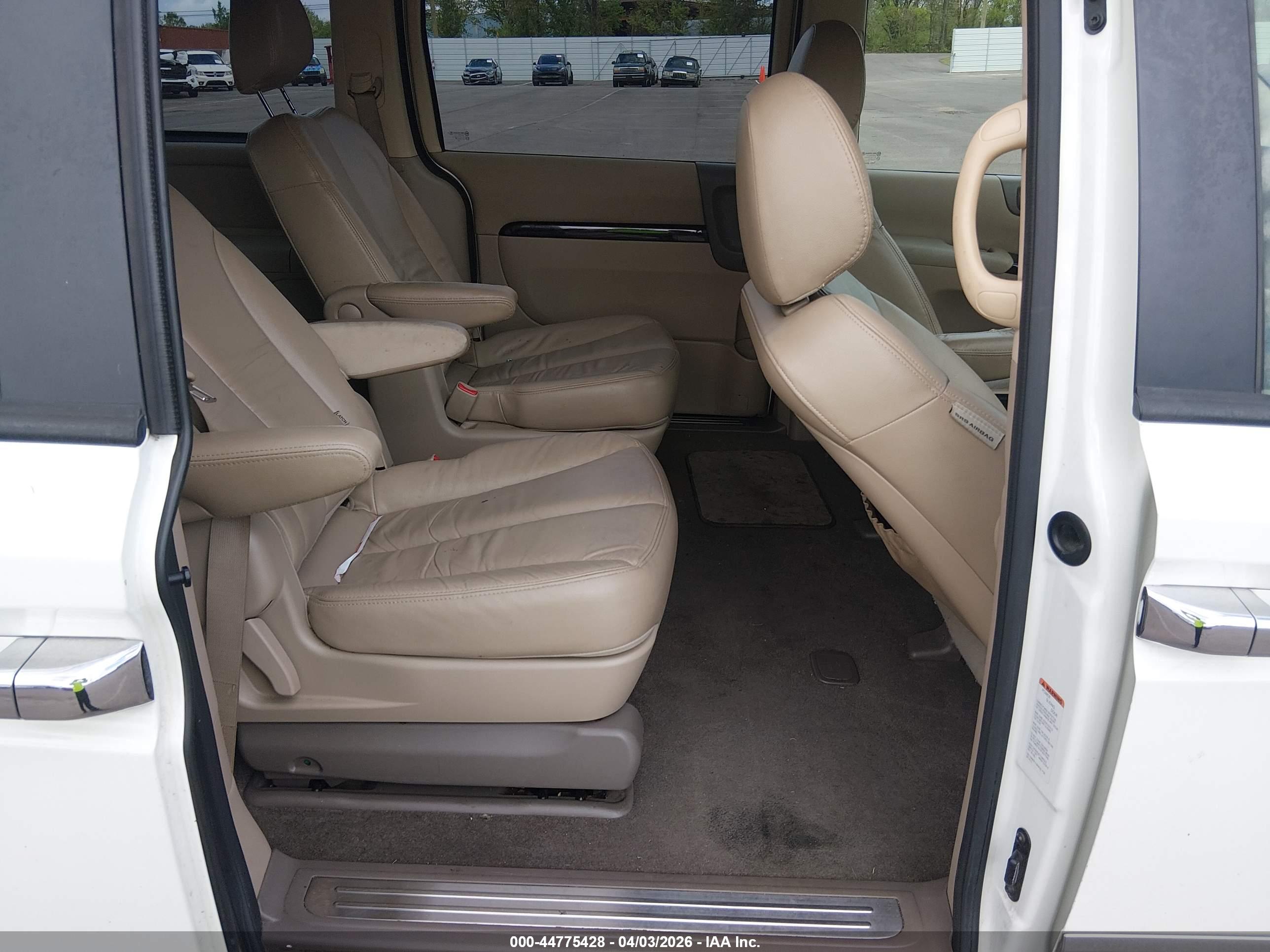 KIA SEDONA image 8