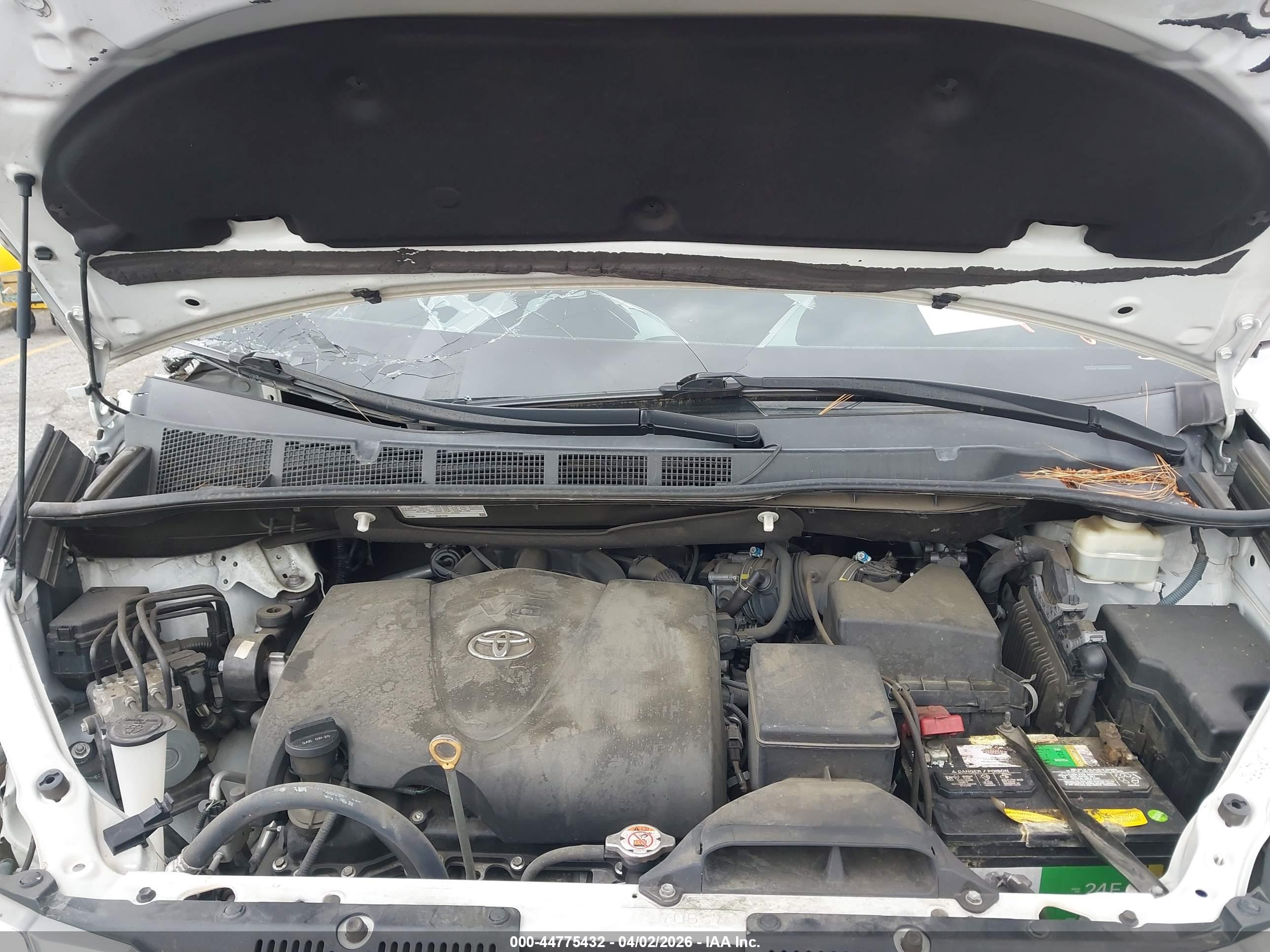 TOYOTA SIENNA image 10
