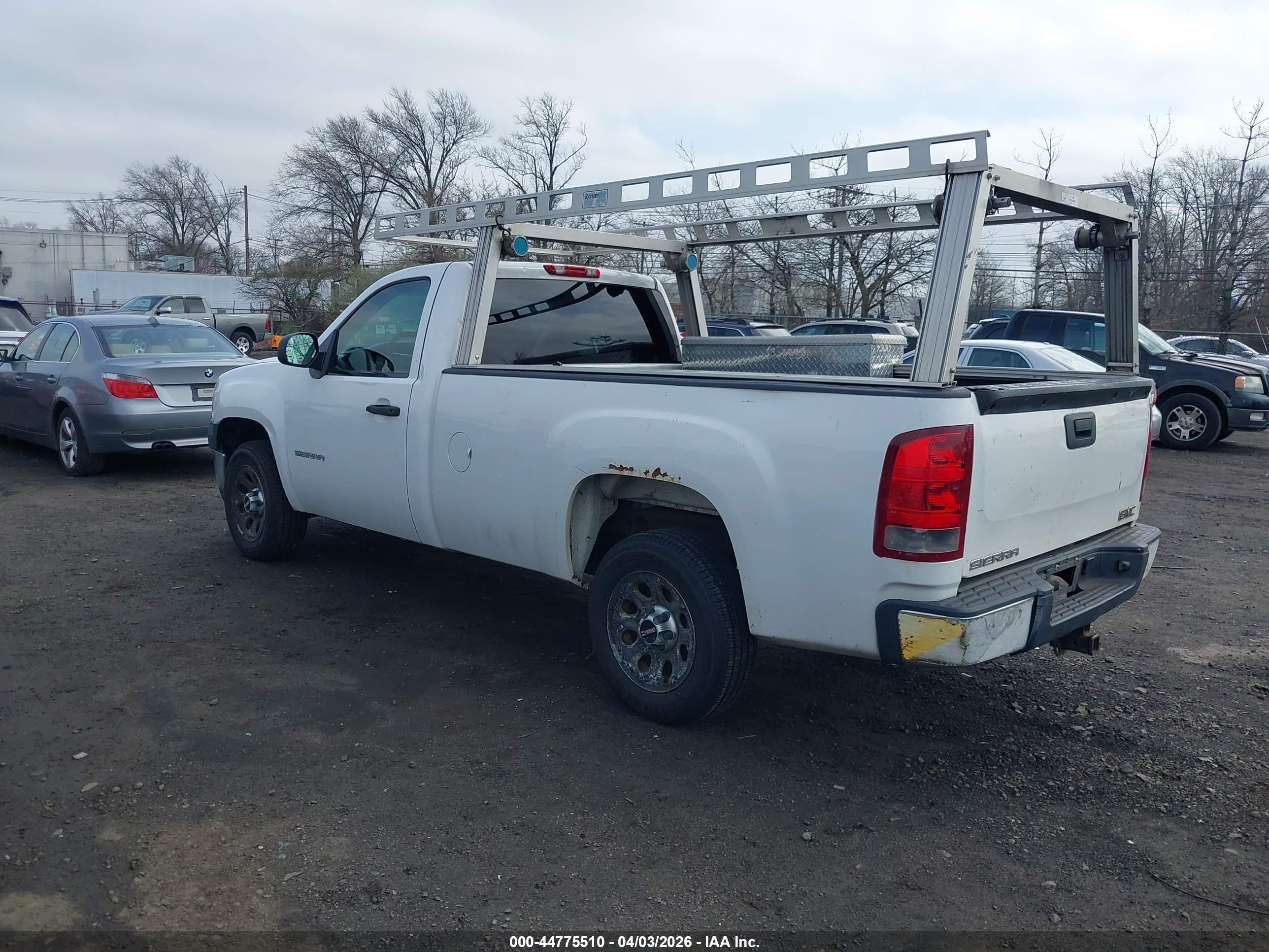 GMC SIERRA image 3