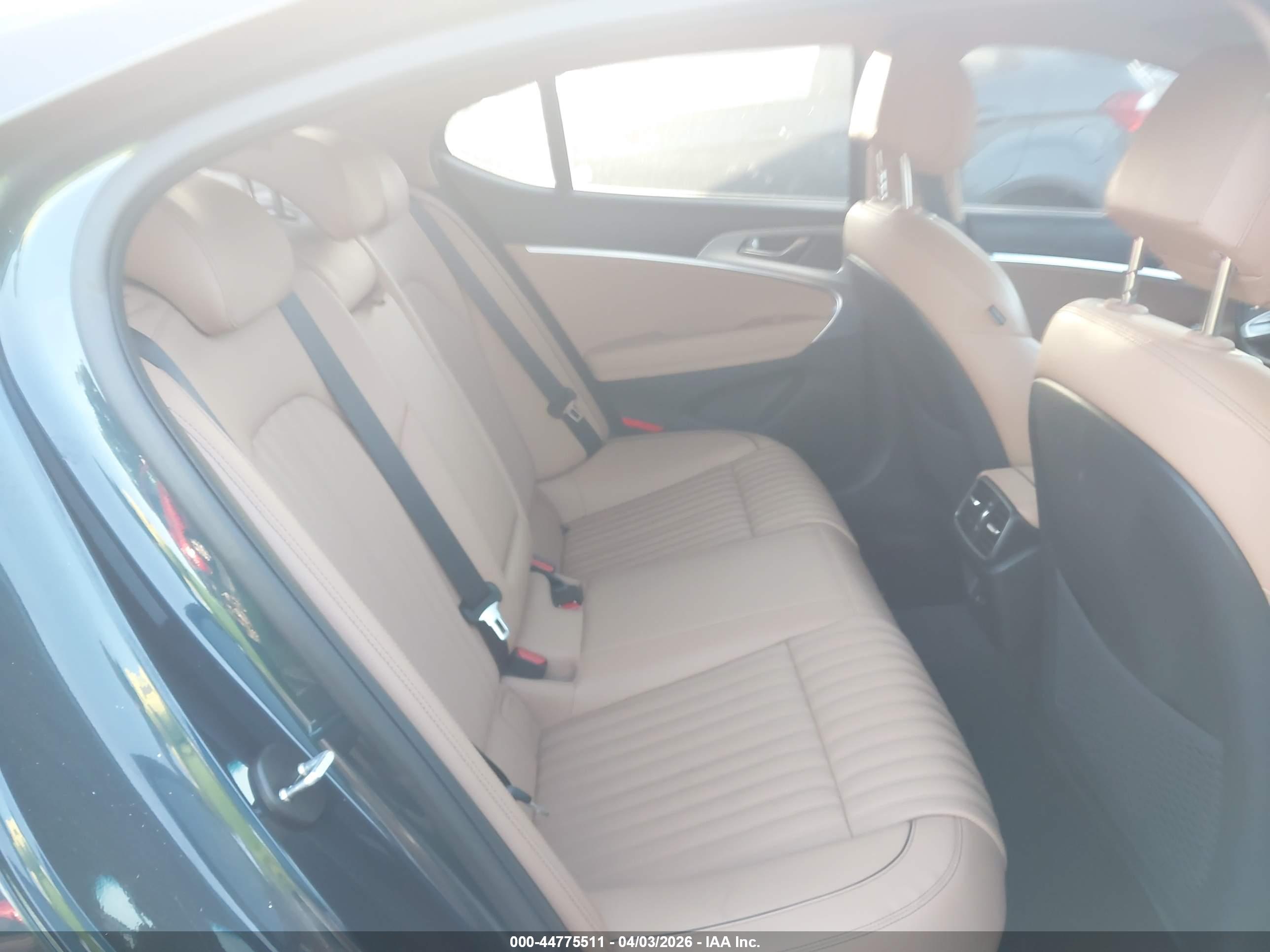 GENESIS G70 image 8