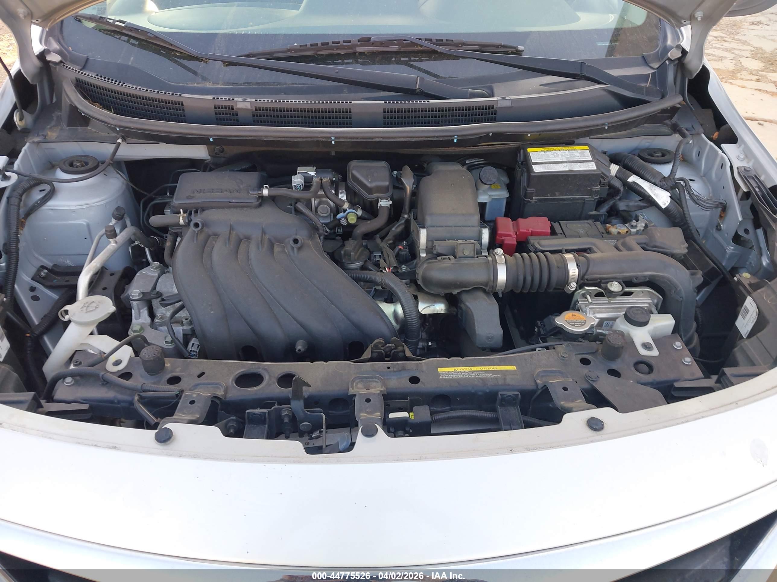 NISSAN VERSA image 10