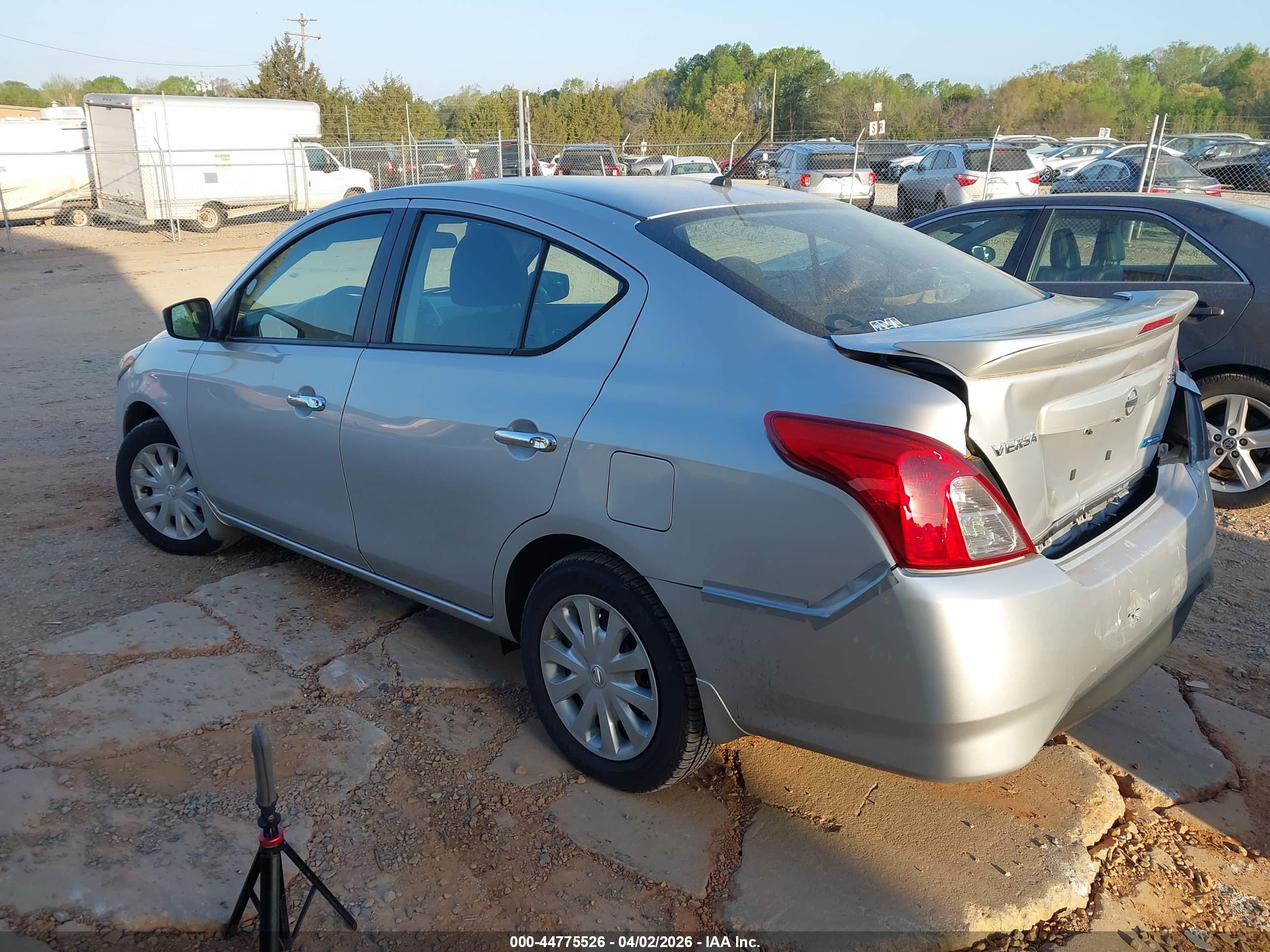 NISSAN VERSA image 3