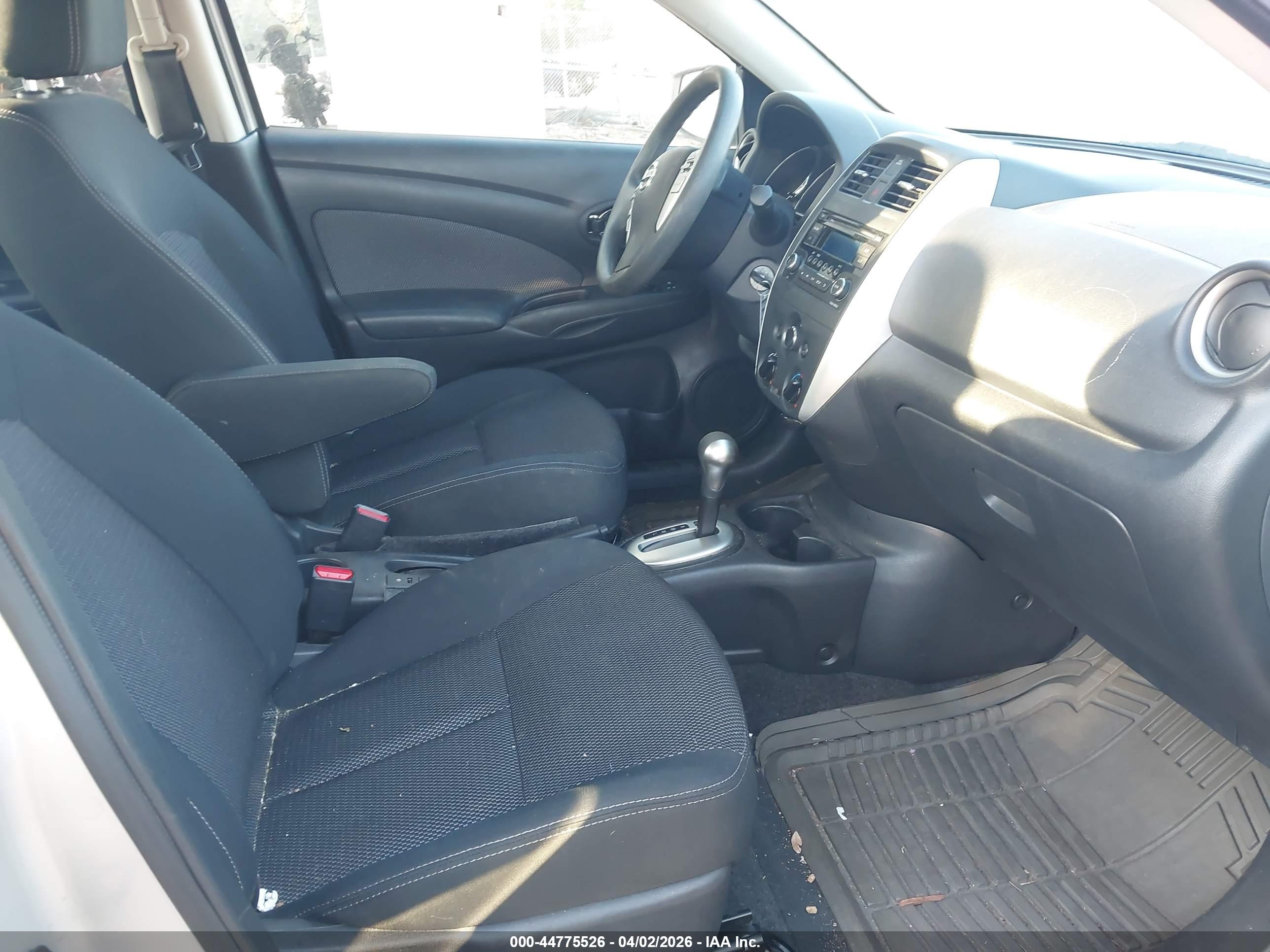 NISSAN VERSA image 5