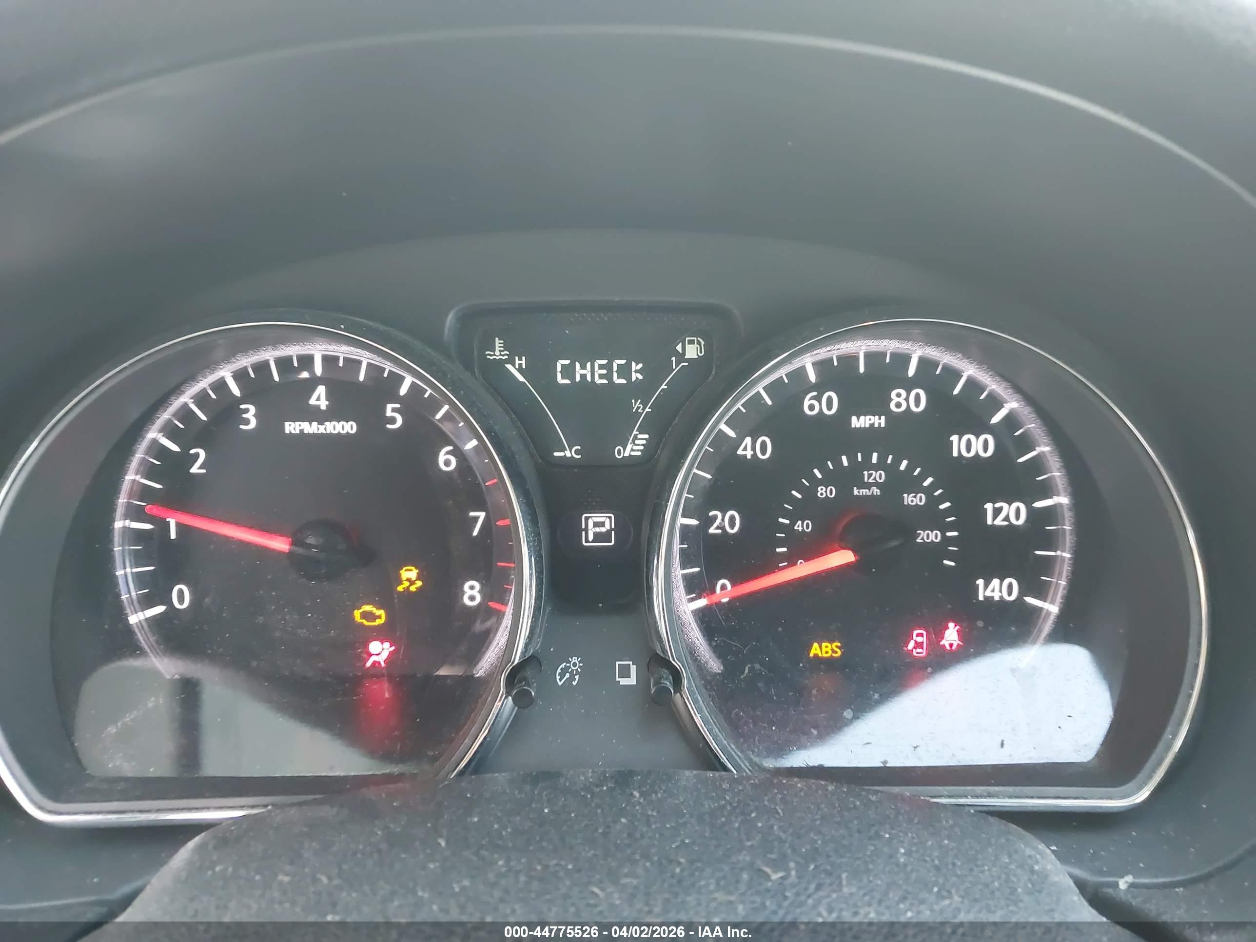 NISSAN VERSA image 7