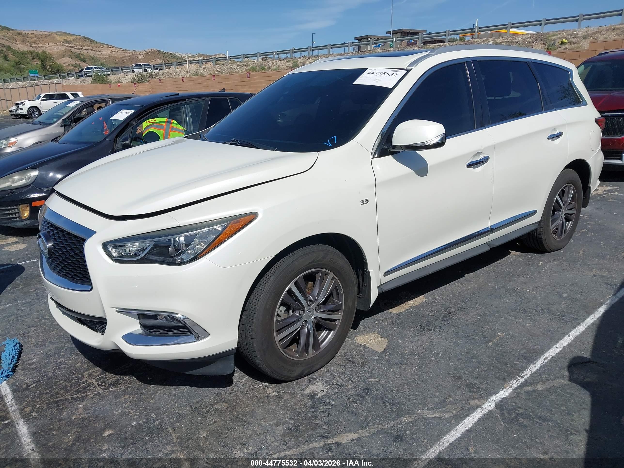 INFINITI QX60 image 2