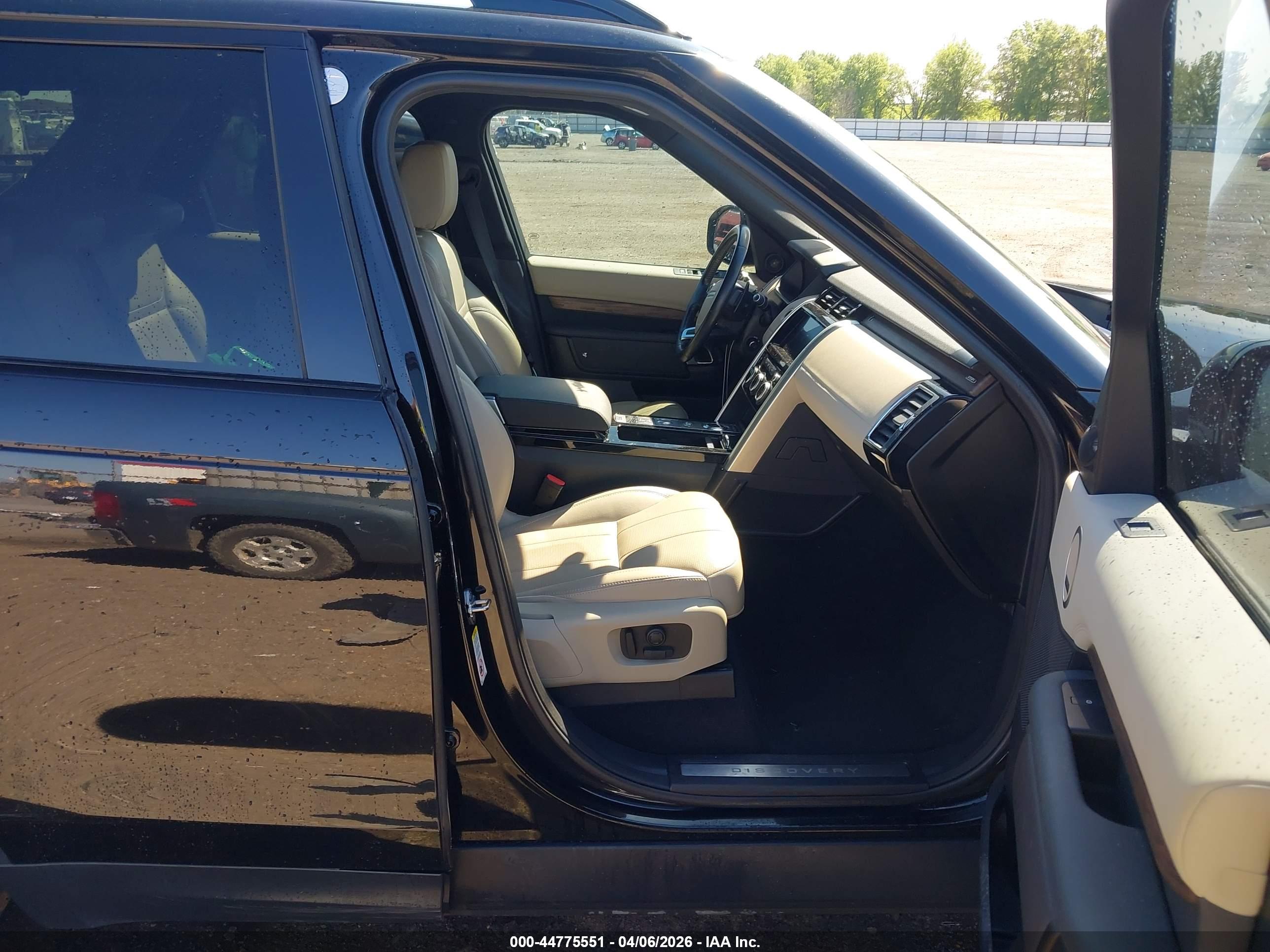 LAND ROVER image 5