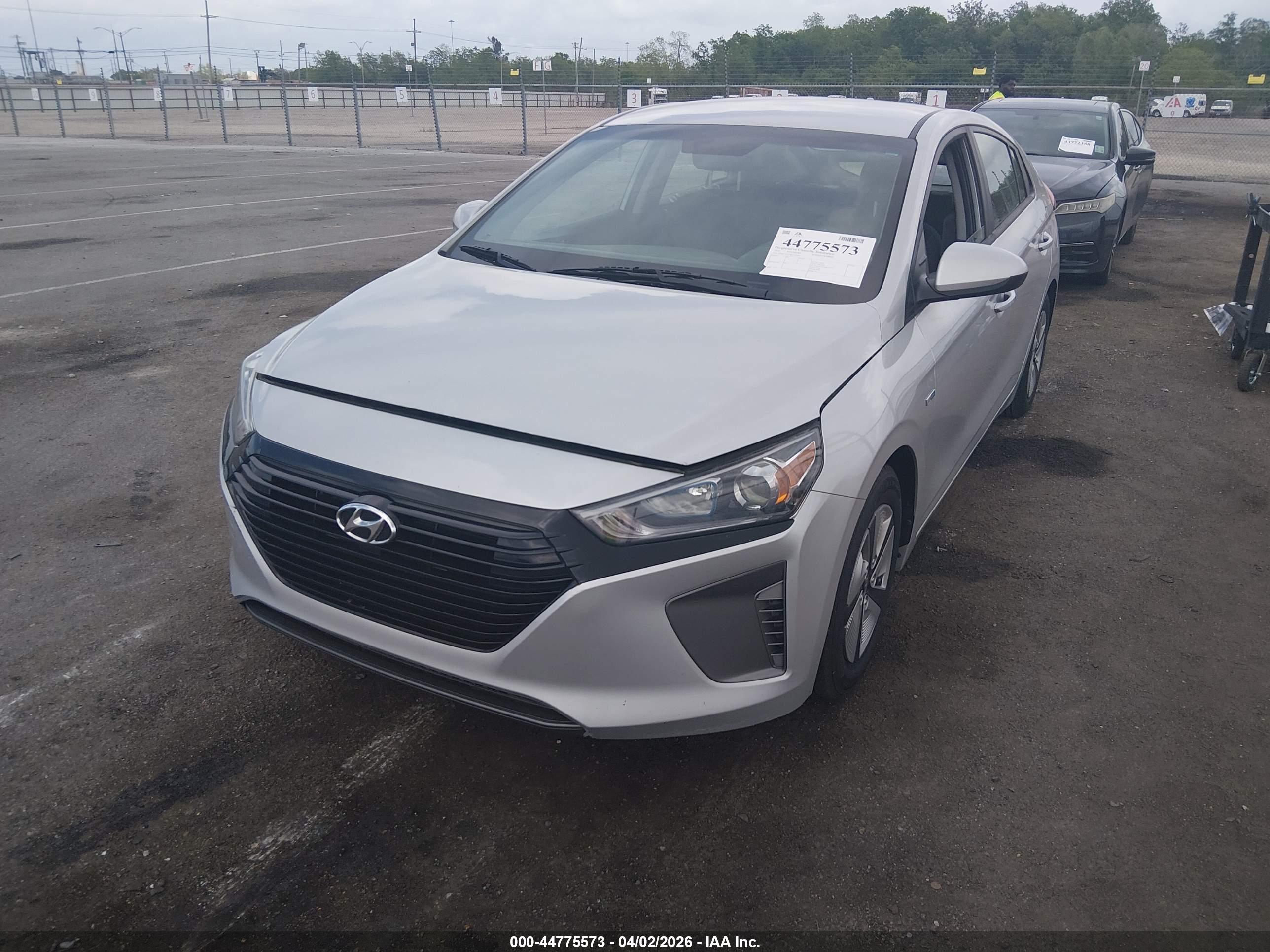HYUNDAI IONIQ image 2