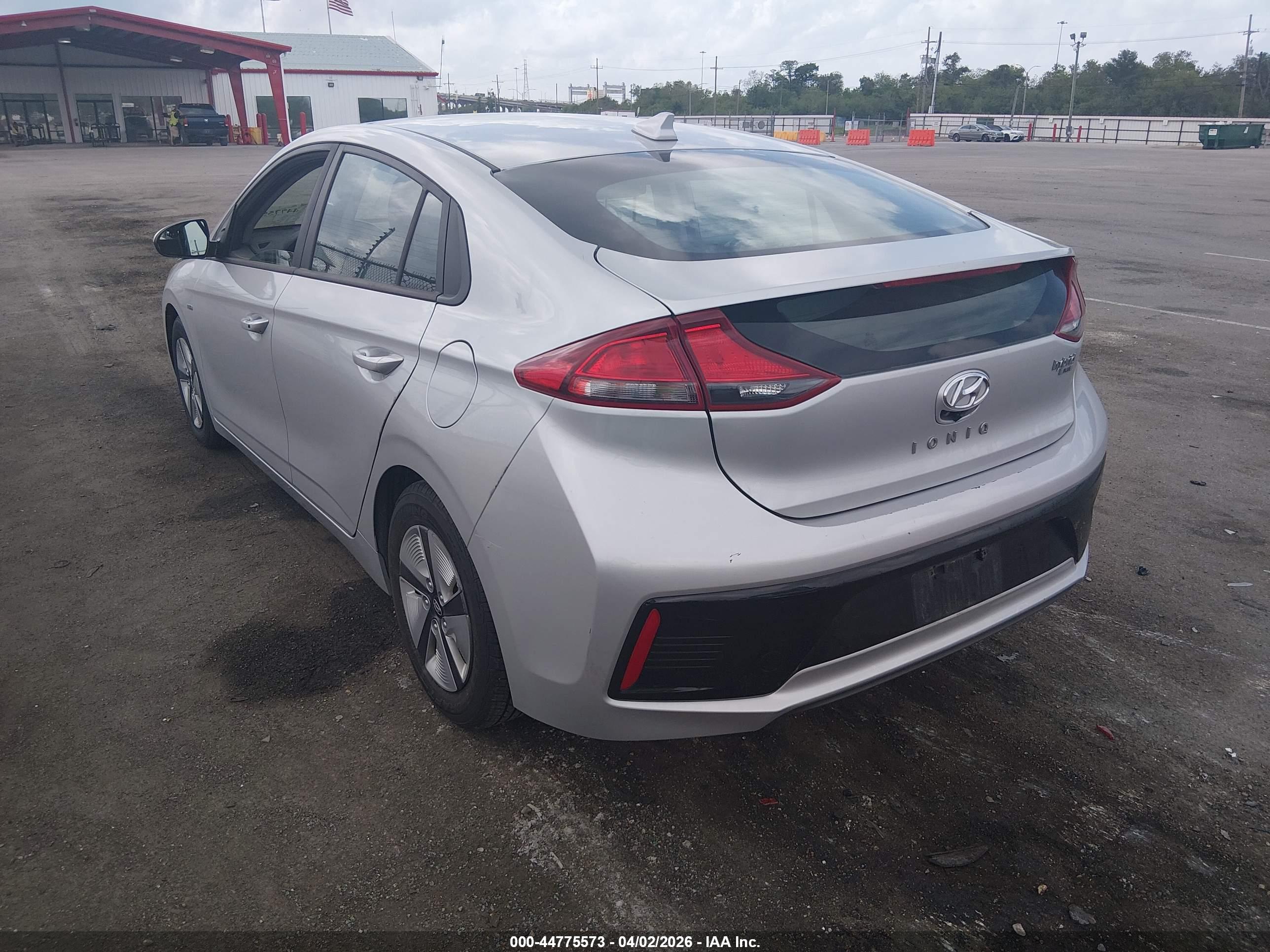 HYUNDAI IONIQ image 3