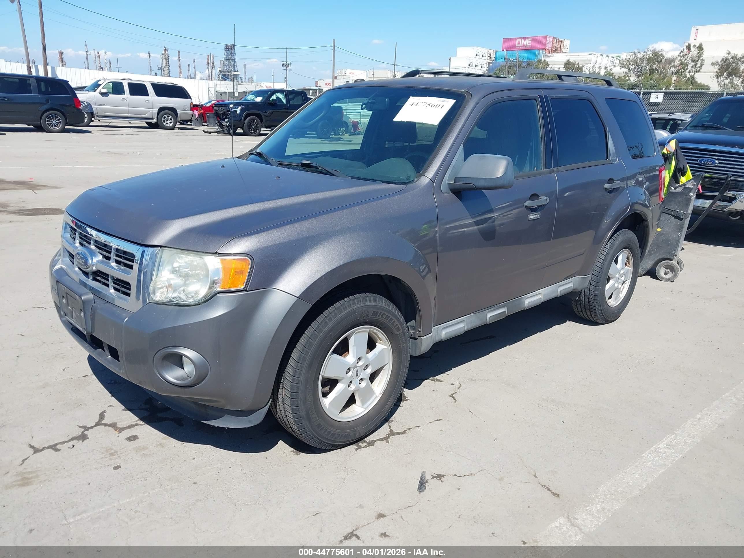 FORD ESCAPE image 2
