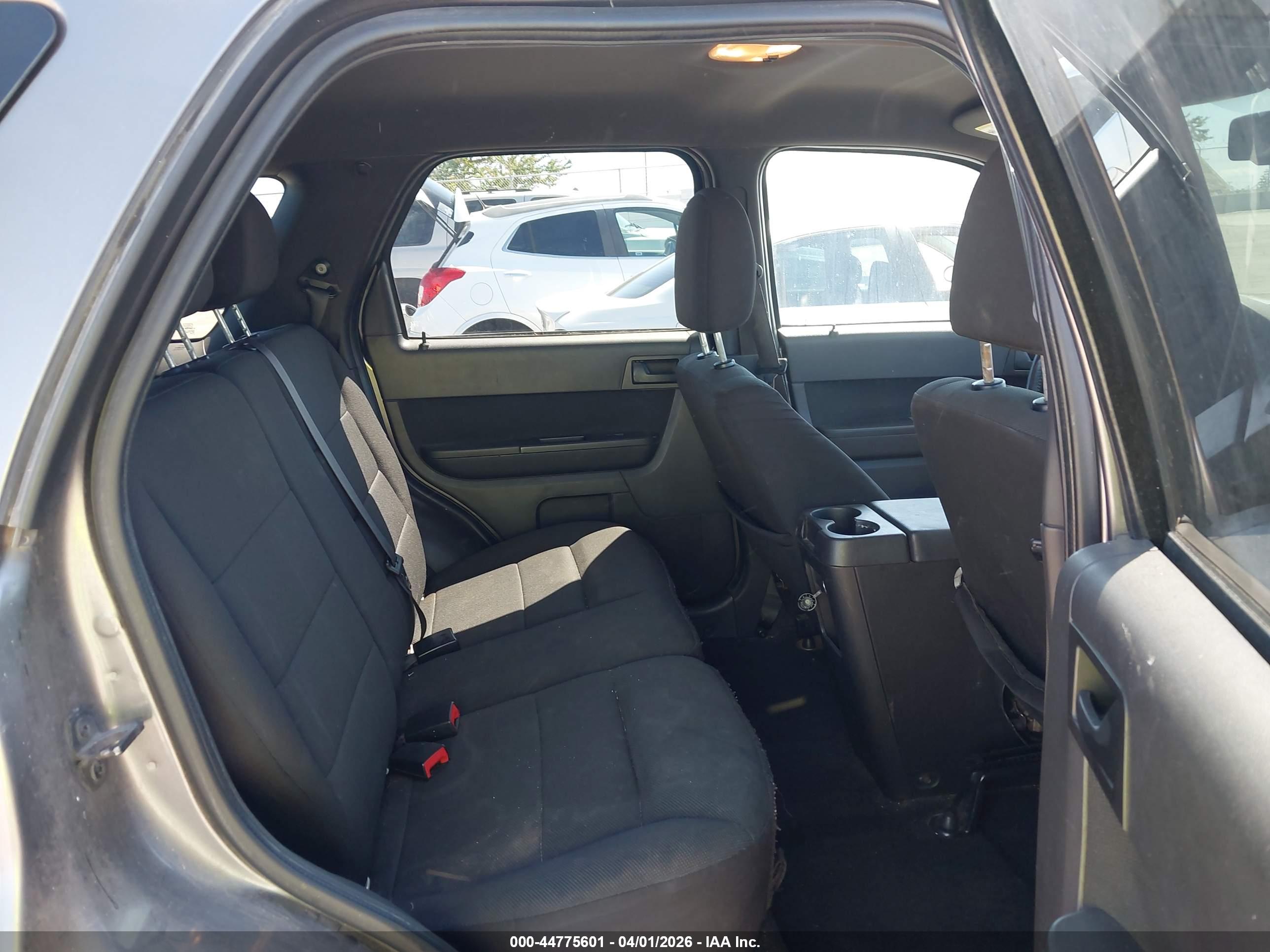 FORD ESCAPE image 8