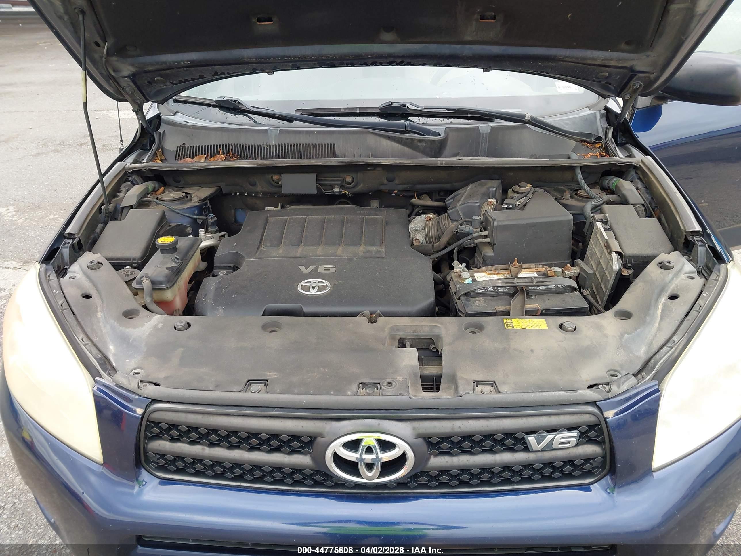 TOYOTA RAV4 image 10
