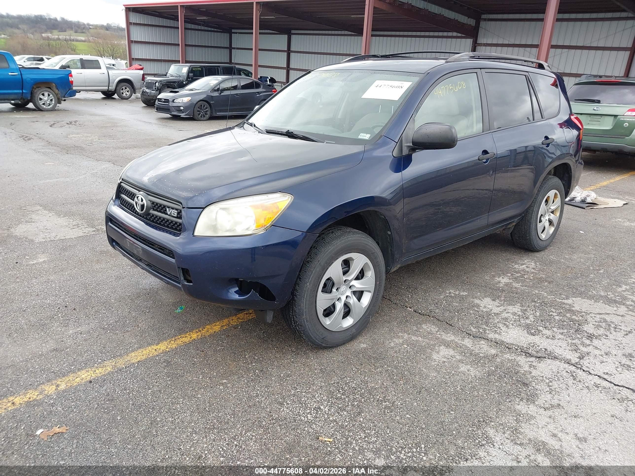TOYOTA RAV4 image 2