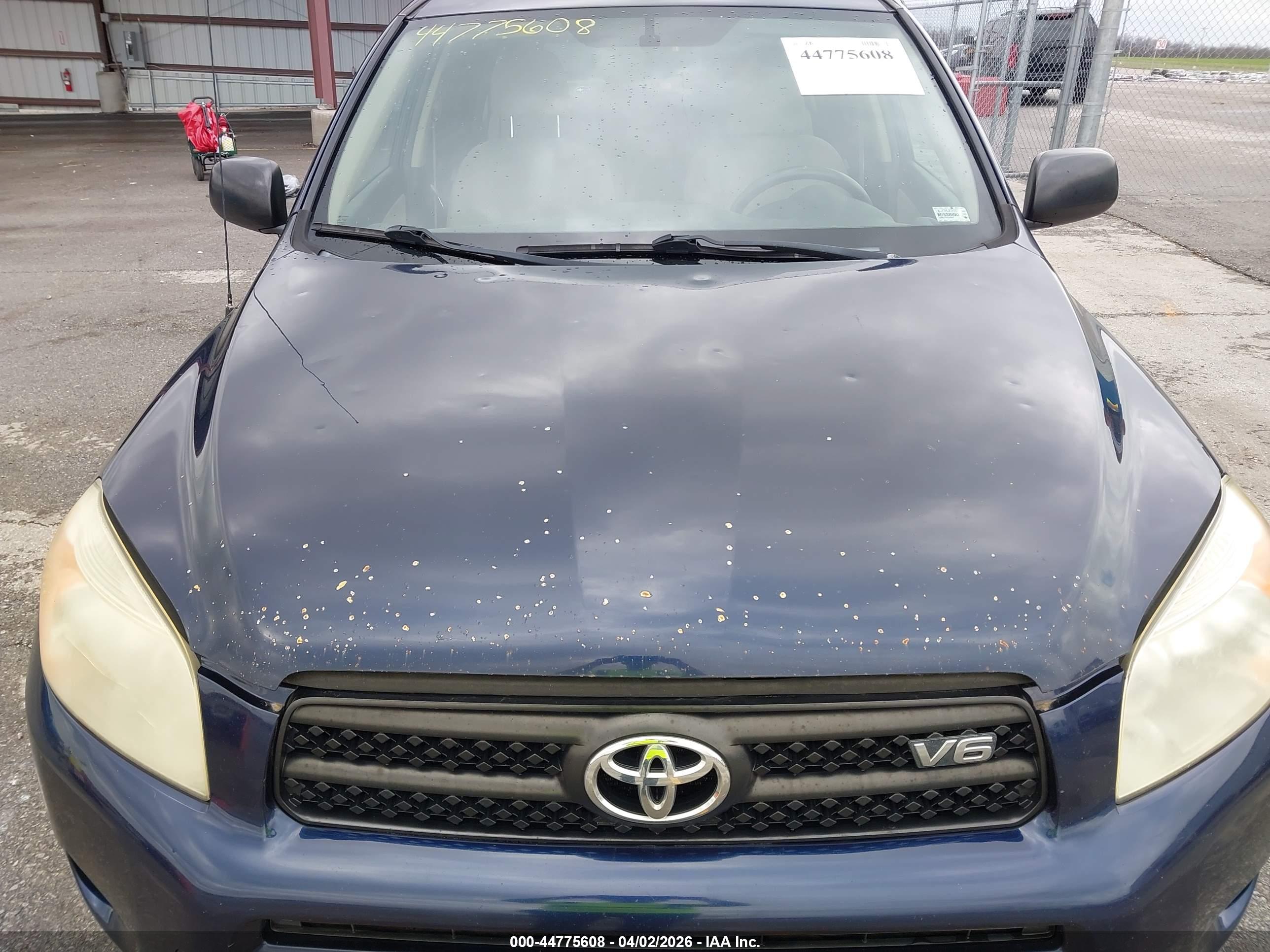 TOYOTA RAV4 image 6