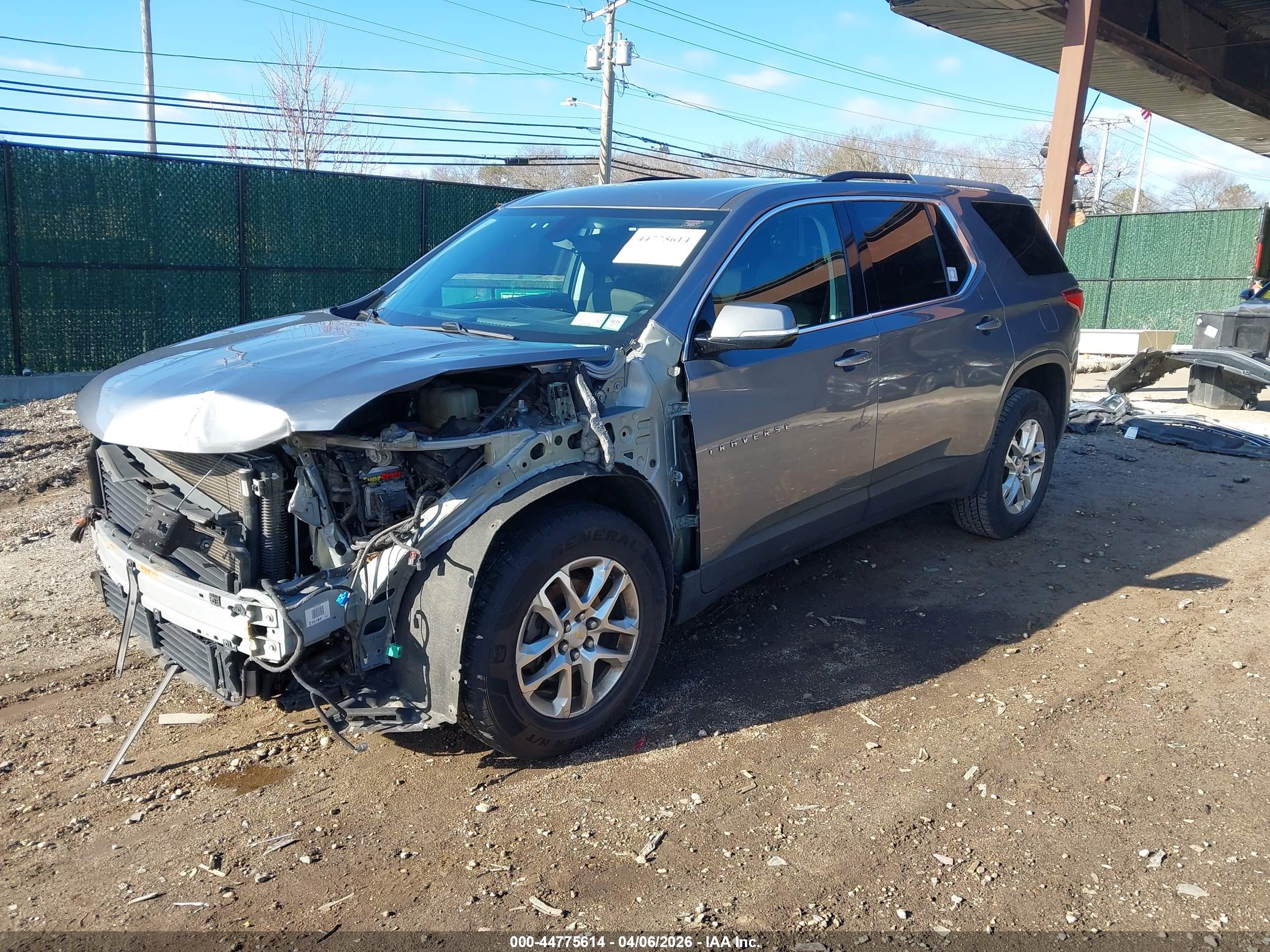 CHEVROLET TRAVERSE image 2